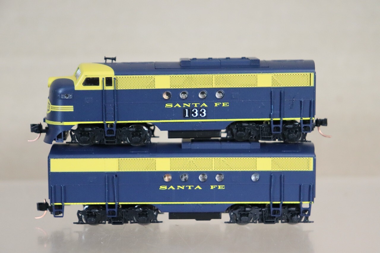 MICRO TRAINS N GAUGE Santa Fe AT&SF FT A & B DIESEL LOCOMOTIVE 133 SET on