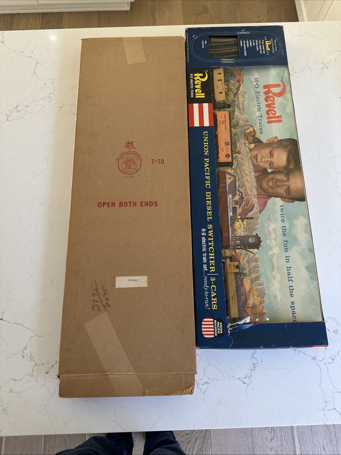 Revell Union Pacific Diesel Switcher 3-cars H-O Electric Model No. t7000-2795