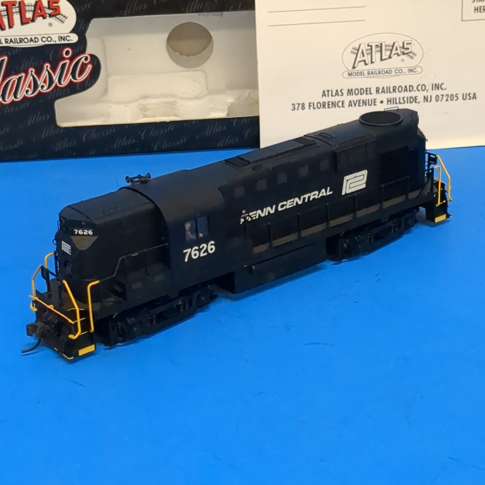 Atlas Classic H.O. Scale Locomotive RS-11 Diesel Loco Penn Central 7926