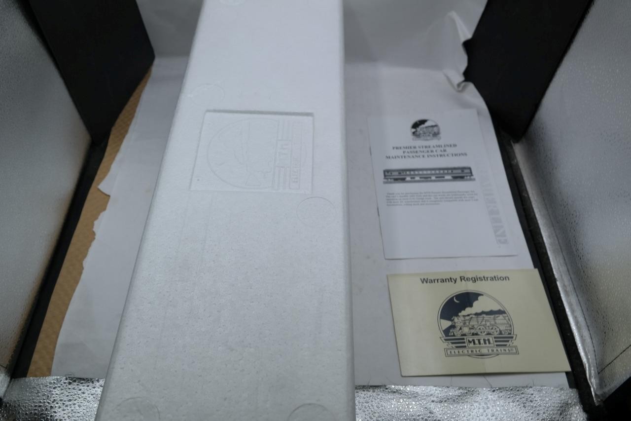 Milwaukee Road O Scale Premier 70′ Streamlined Full Length Vista Dome Passenger