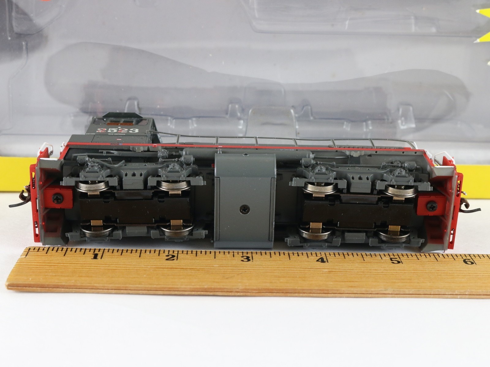 Athearn HO 96682 Southern Pacific 2523 SW1500 Worn Red Lettering Diesel Loco