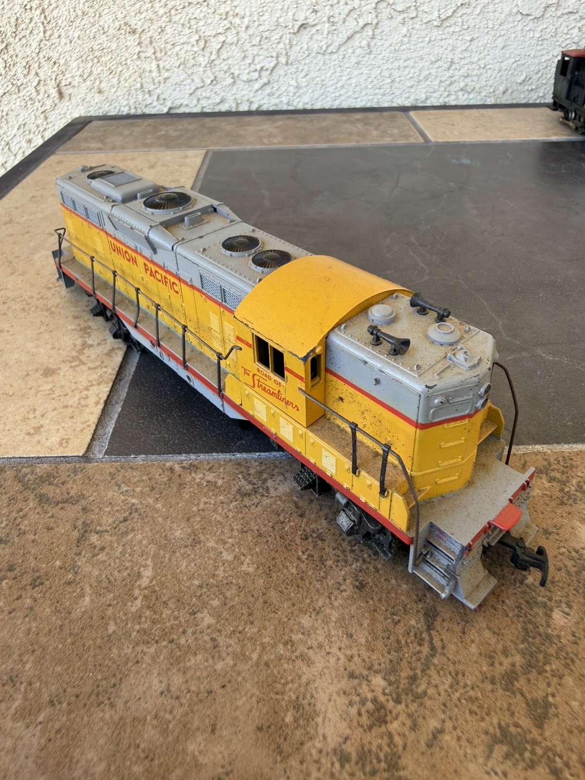 🚂 Vintage Athearn HO Scale Union Pacific EMD GP9 Diesel Locomotive! 🚂 Works!