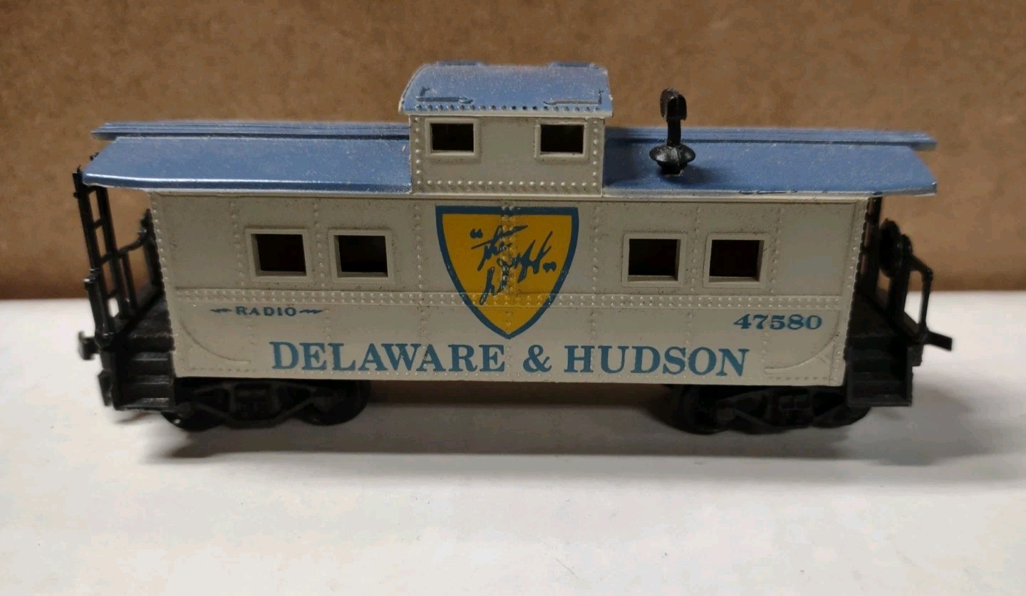 Life-Like HO Delaware & Hudson 7301 Locomotive W/Matching Caboose 47580 Working