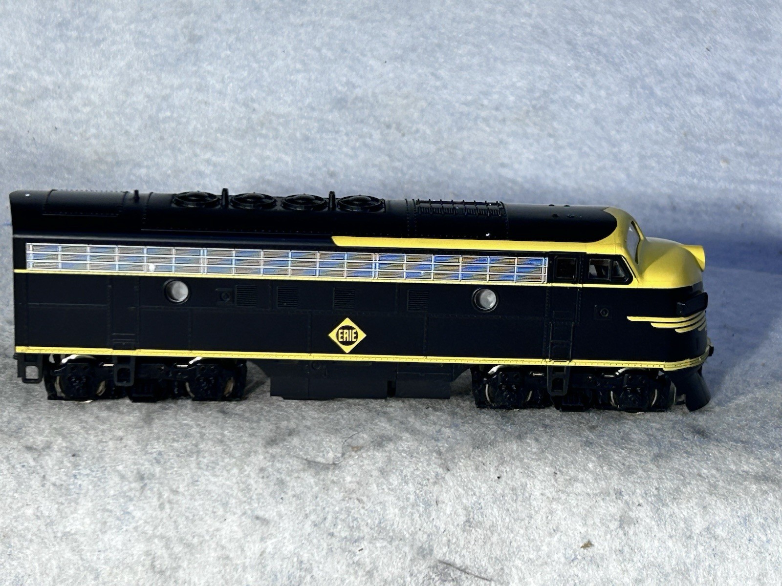 Stellar Stewart/KATO F-3/A Phase IV Erie RR Loco HO