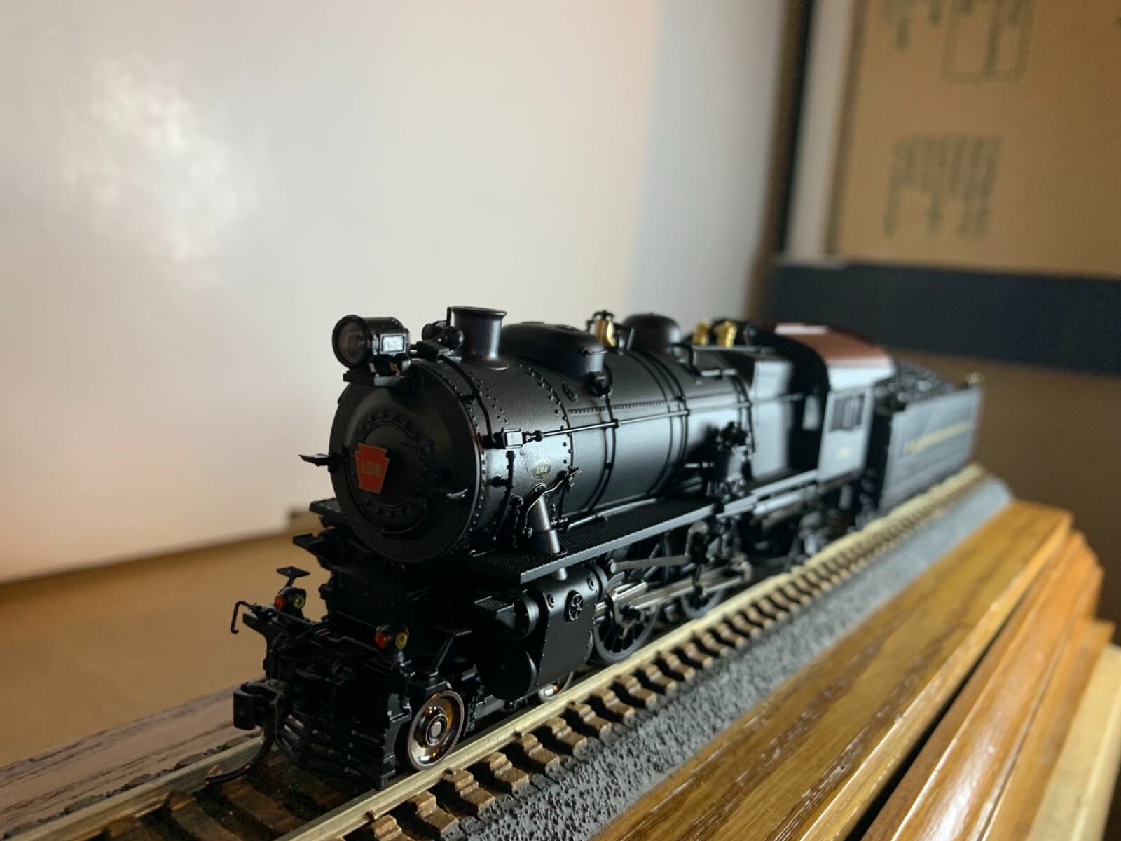 B.L.I. #6705 P.R.R. E-6 4-4-2 Steam Loco #198 Post War w/DCC & Sound H.O. 1:87