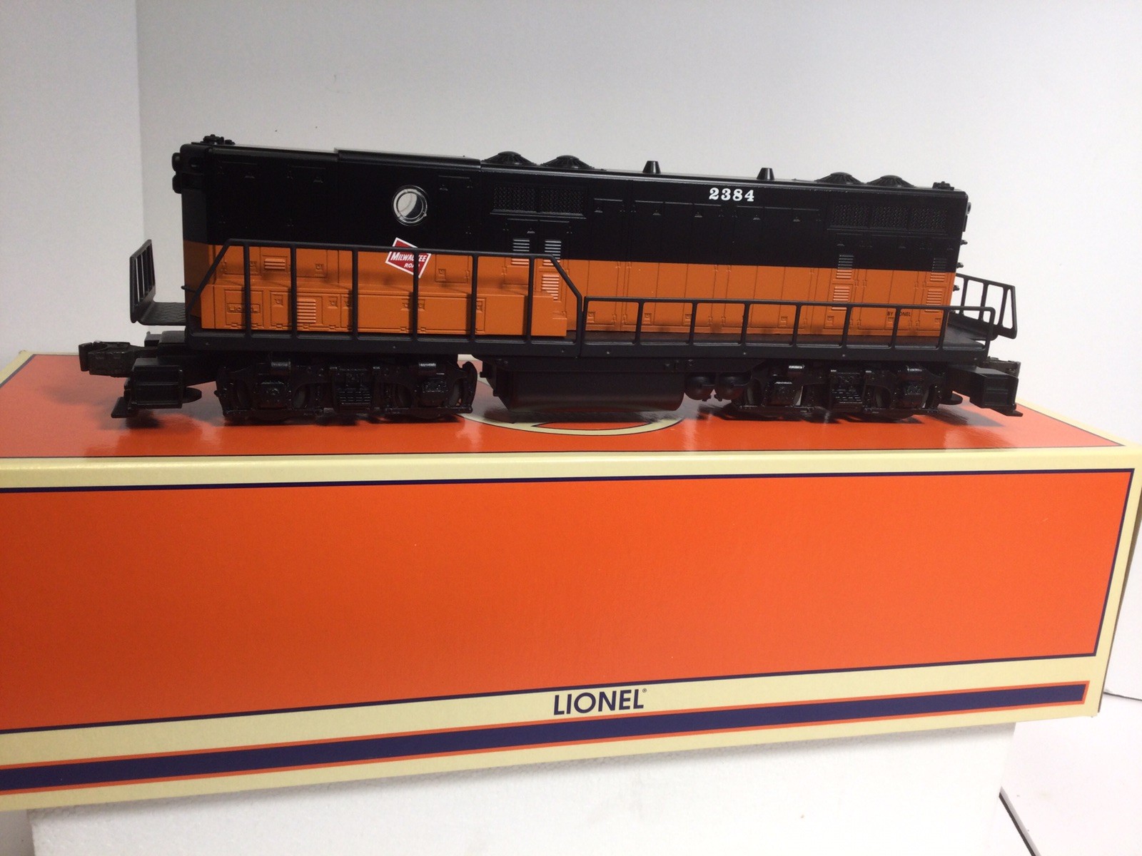 LIONEL 6-18579 MILWAUKEE GP-9 NON-POWERED B-UNIT NIB