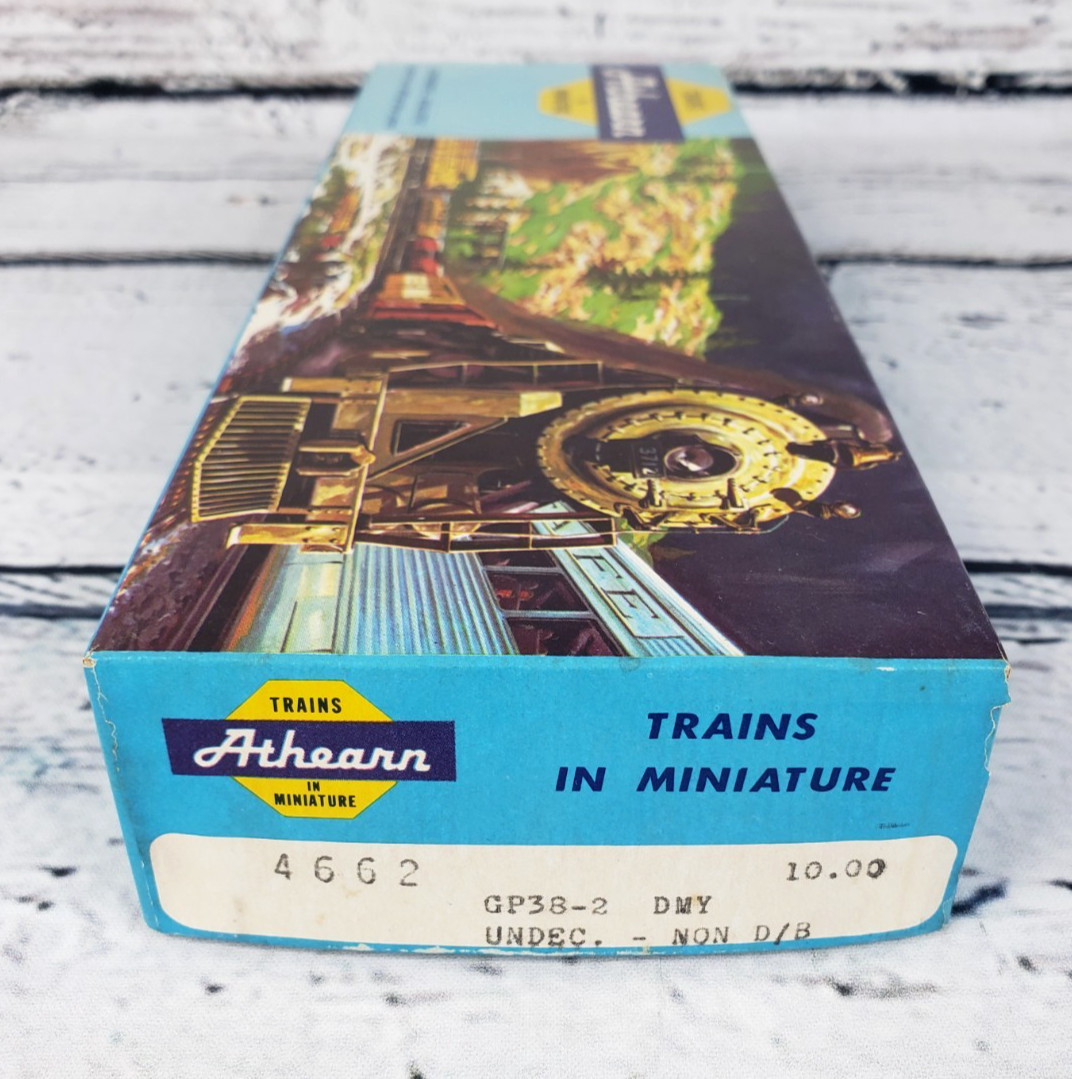 Athearn 4662 HO Scale GP38-2 Diesel Locomotive Undecorated Dummy Train