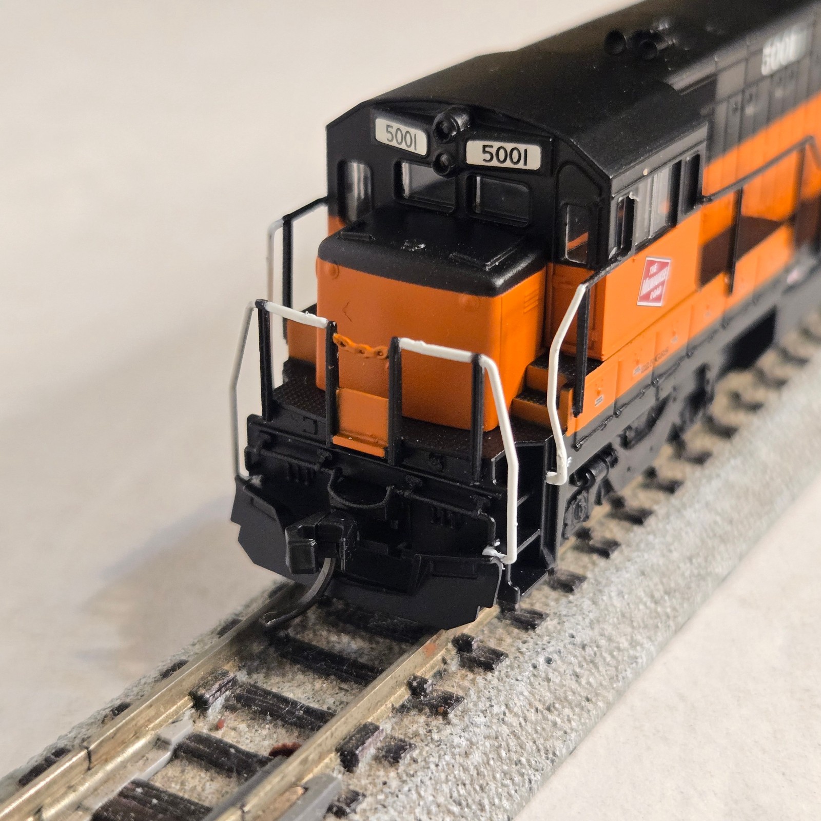 Atlas 40 012 012 N Scale Milwaukee Road GE U23B. Runs.