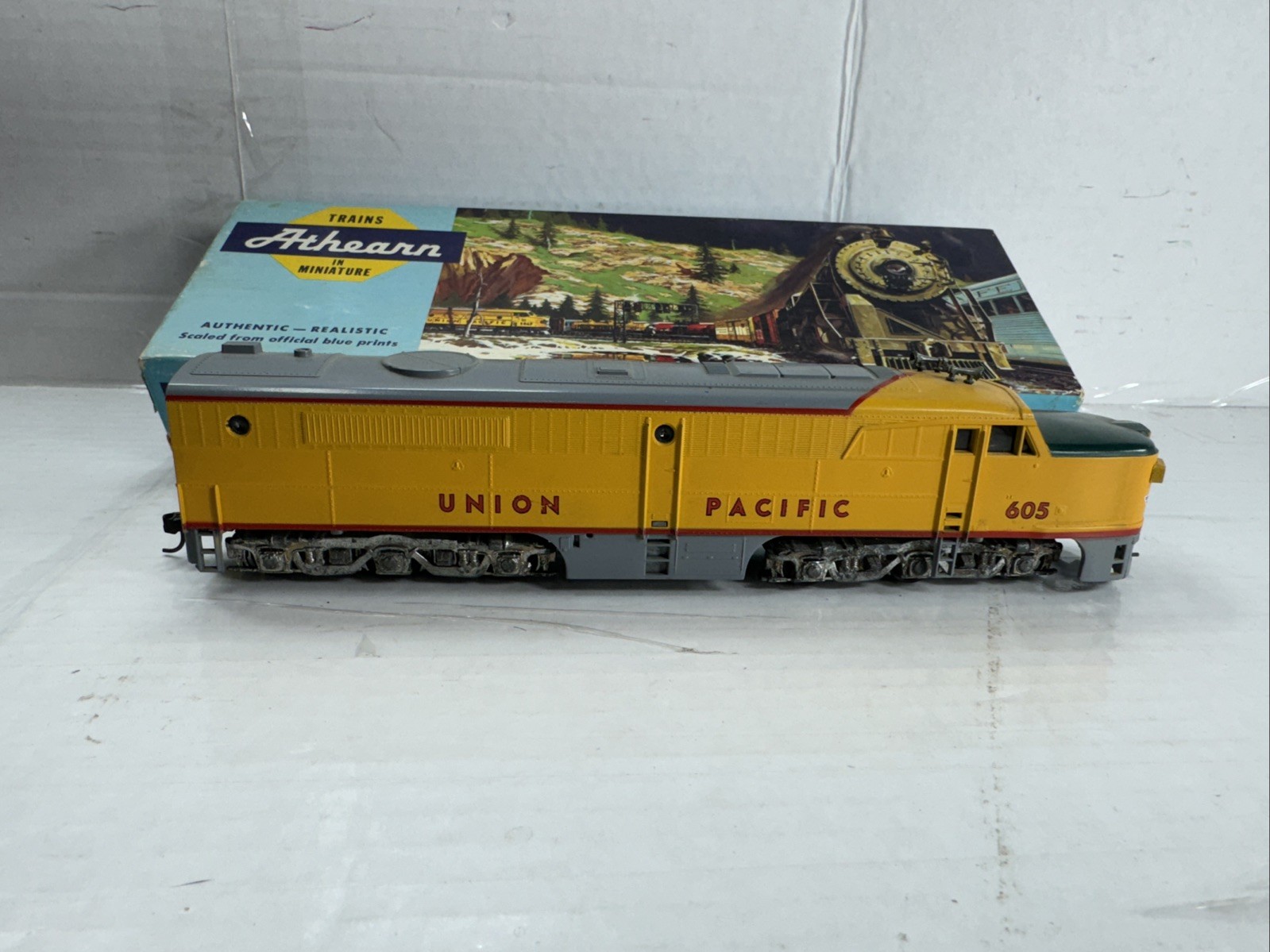 Athearn PA-1 DUMMY Union Pacific #605 Diesel Locomotive Engine For Train Set