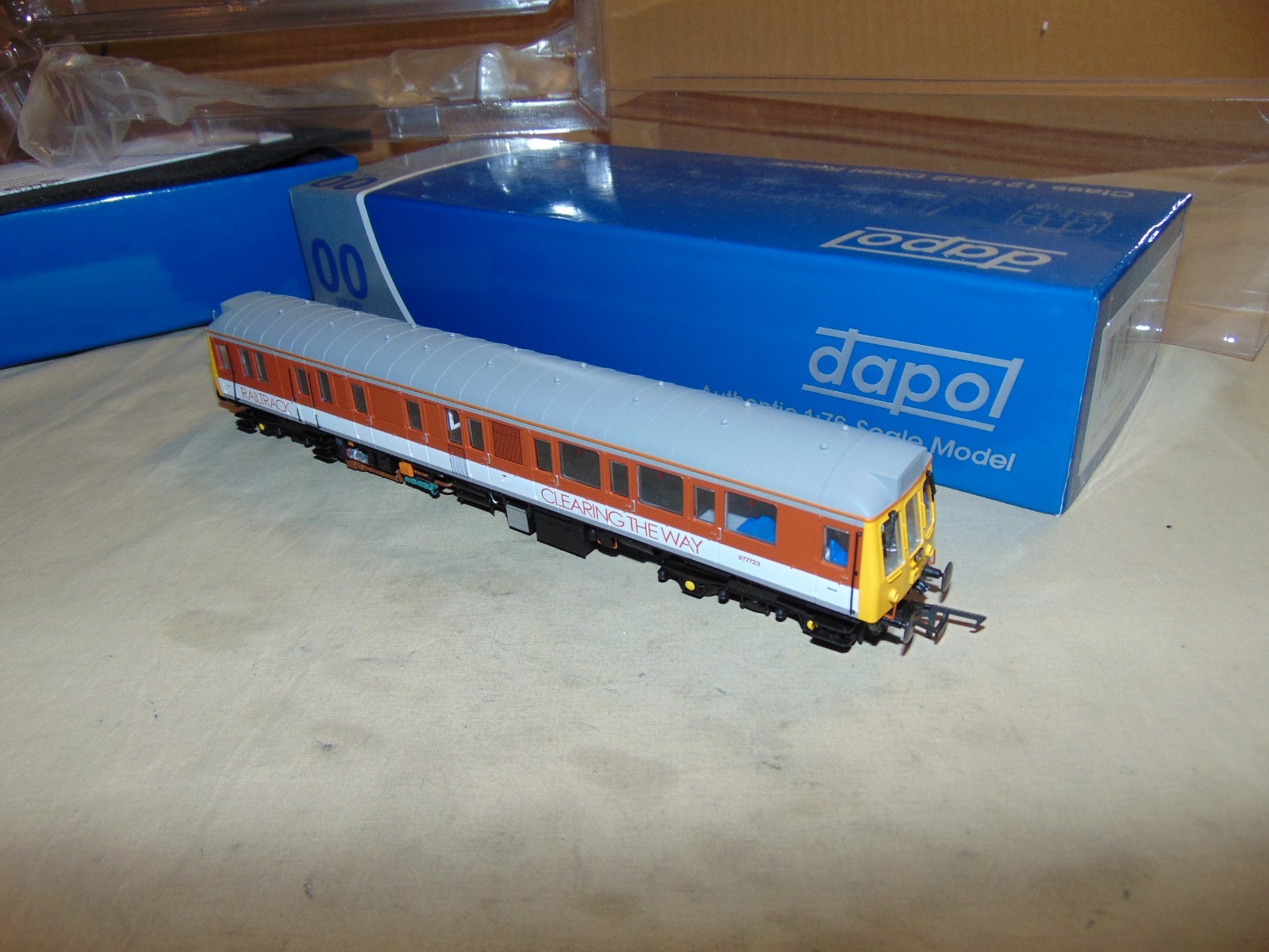 DAPOL OO 977723 RAILTRACK CLASS 121/122 + BOX -MOTOR WORKS BUT DOES NOT MOVE