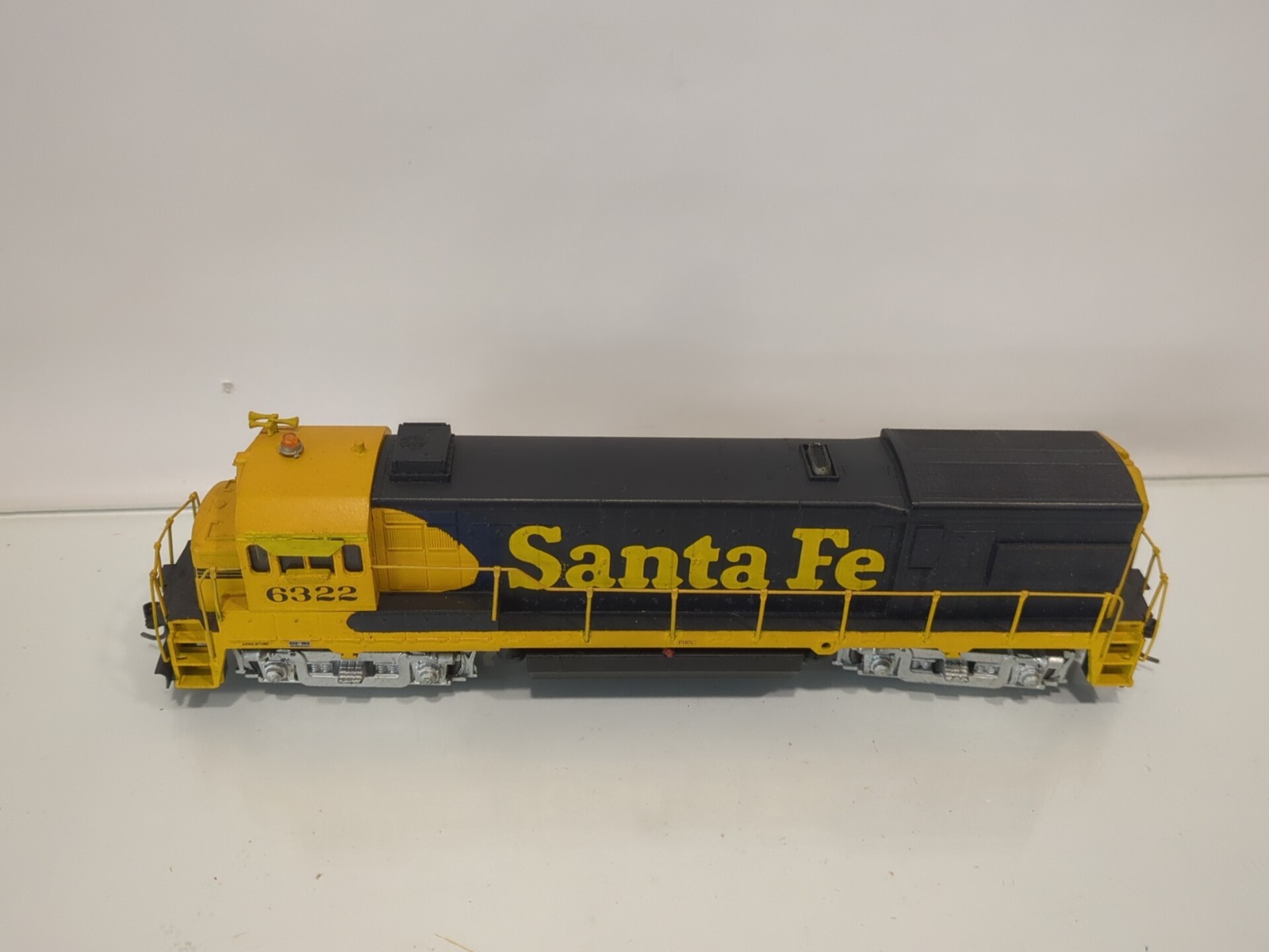 CUSTOM PAINT/DETAIL Athearn HO Santa Fe U23B Diesel Locomotive ATSF #6322