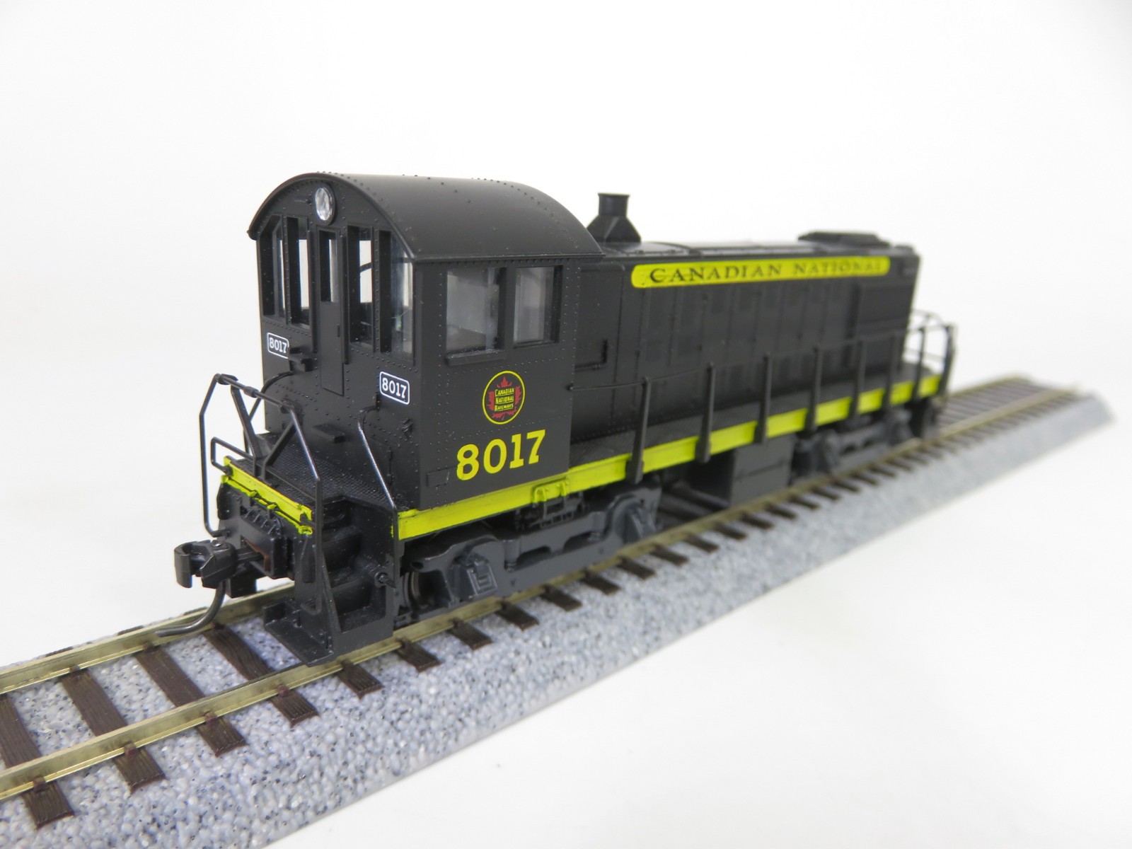 Atlas 8272 HO Scale Canadian National Alco S-4 Switcher Diesel Locomotive #8017