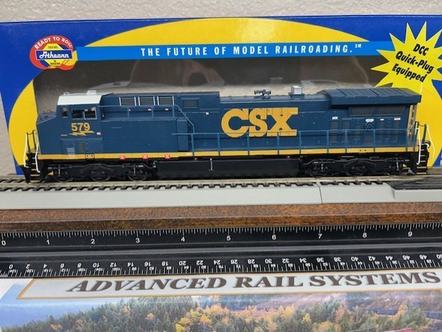 CSX TRANSPORATION – AC4400 ” CSX BLUE ” LOCO- DC/DCC ready – HO Scale -NEW RARE