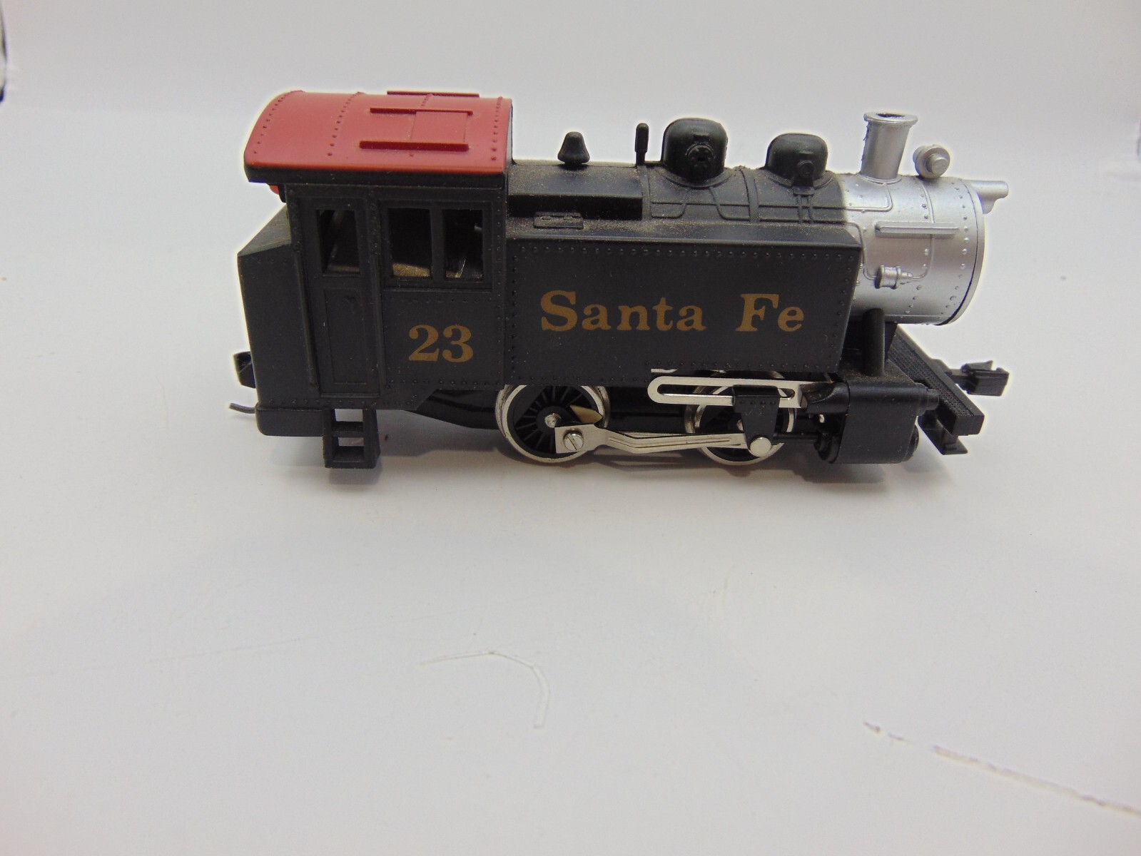 Ho scale Model Power Deluxe 0-4-0 23 Santa Fe Locomotive, Model 6500 in Box