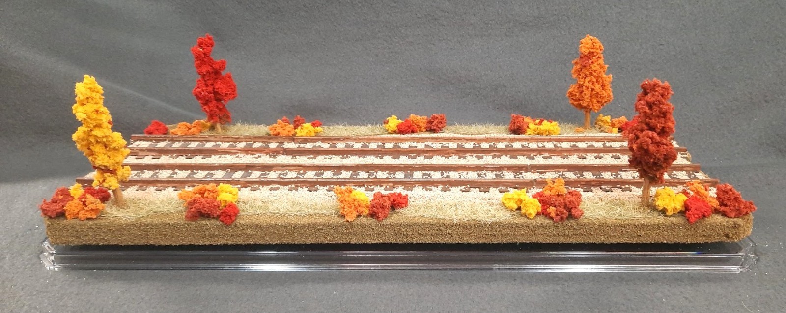S SCALE 16″ DOUBLE TRACK DISPLAY CASE- “FALL FOILAGE SCENE”-FOR ANY S TRAINS