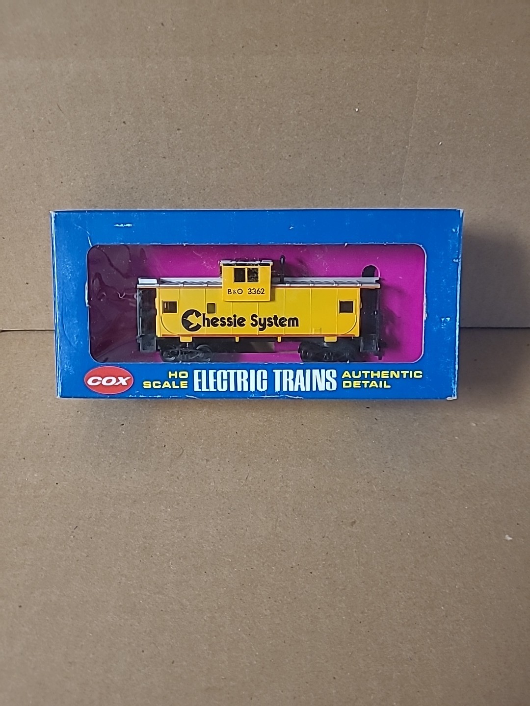 COX HO Model Railroad Train B&O 3362 Chessie System Caboose Rail Car