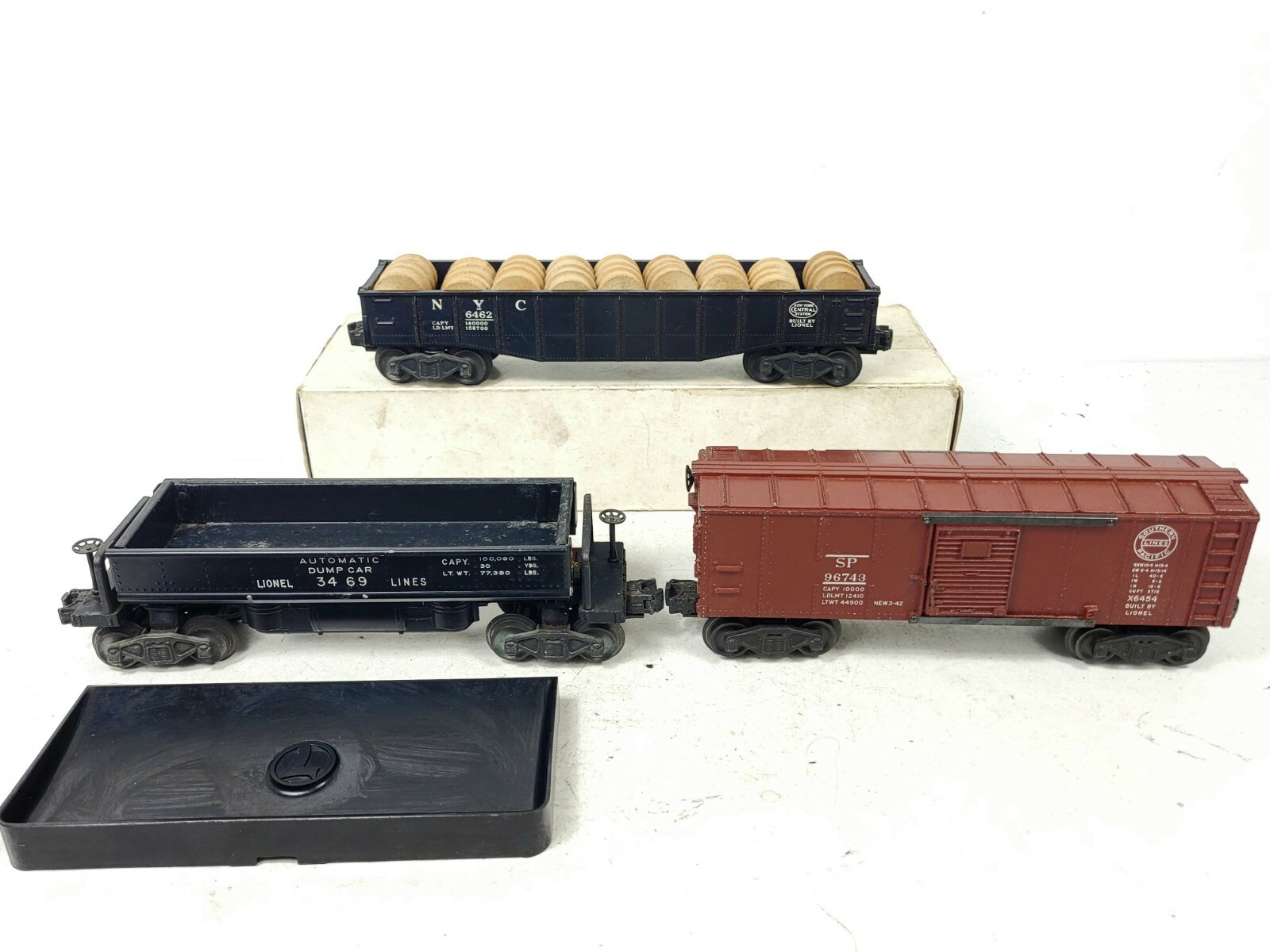 3x Lionel 3469 Dump Car w/Bin 6462 Gondola w/Barrel Load, X6454 Boxcar SP 96743