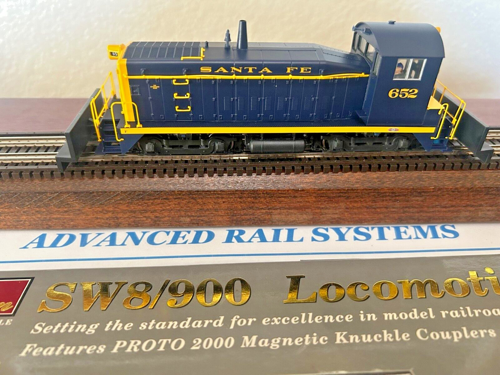 SW8/900 SWITCHER – ATSF SANTA FE -DC/DCC Ready LOCO – HO Scale -“ATSF”-NEW OOP