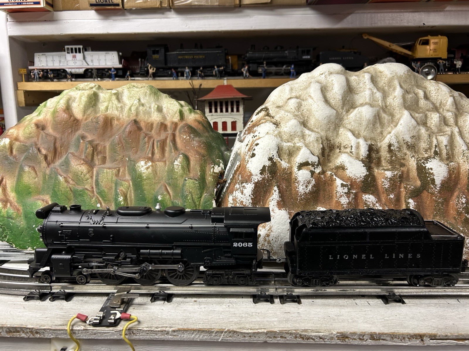 Lionel 2065 Locomotive W/6466WX Tender C-7 See Full Description