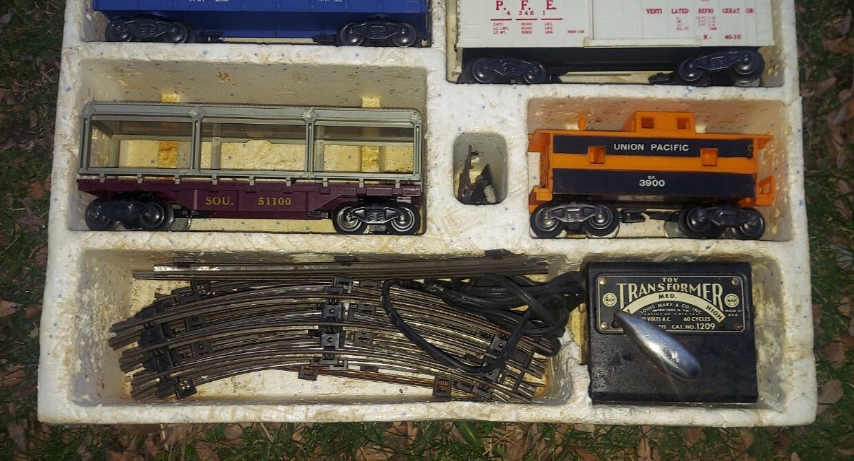 Marx Train Set Union Pacific 52875/666 Steam Locomotive + Switches