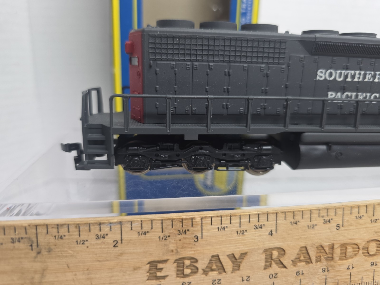 AHM HO Scale 5030-06 Southern Pacific 8444 EMD SD-40 Diesel Loco W/Flywheel Runs