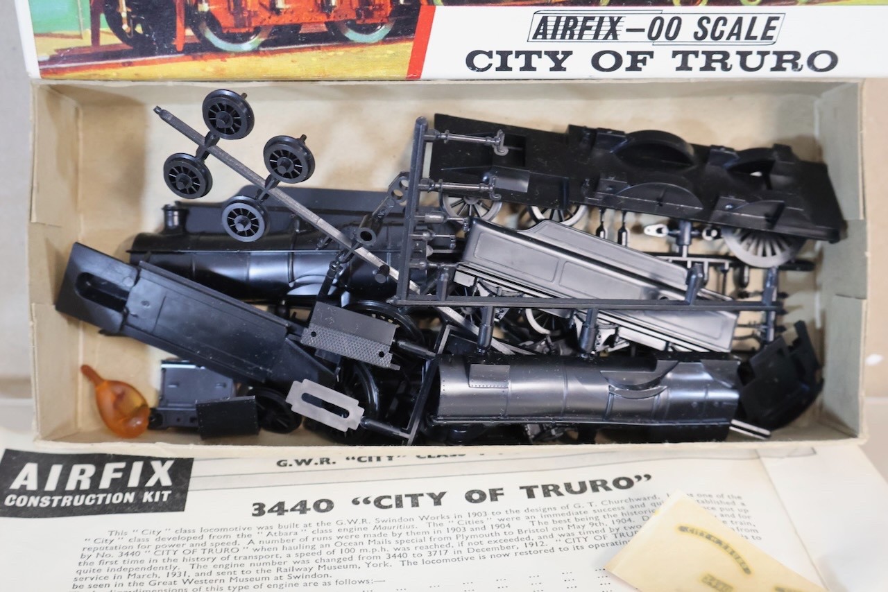 AIRFIX R302 OO GAUGE GWR 4-2-2 CITY of TRURO LOCOMOTIVE 3440 MODEL KIT op