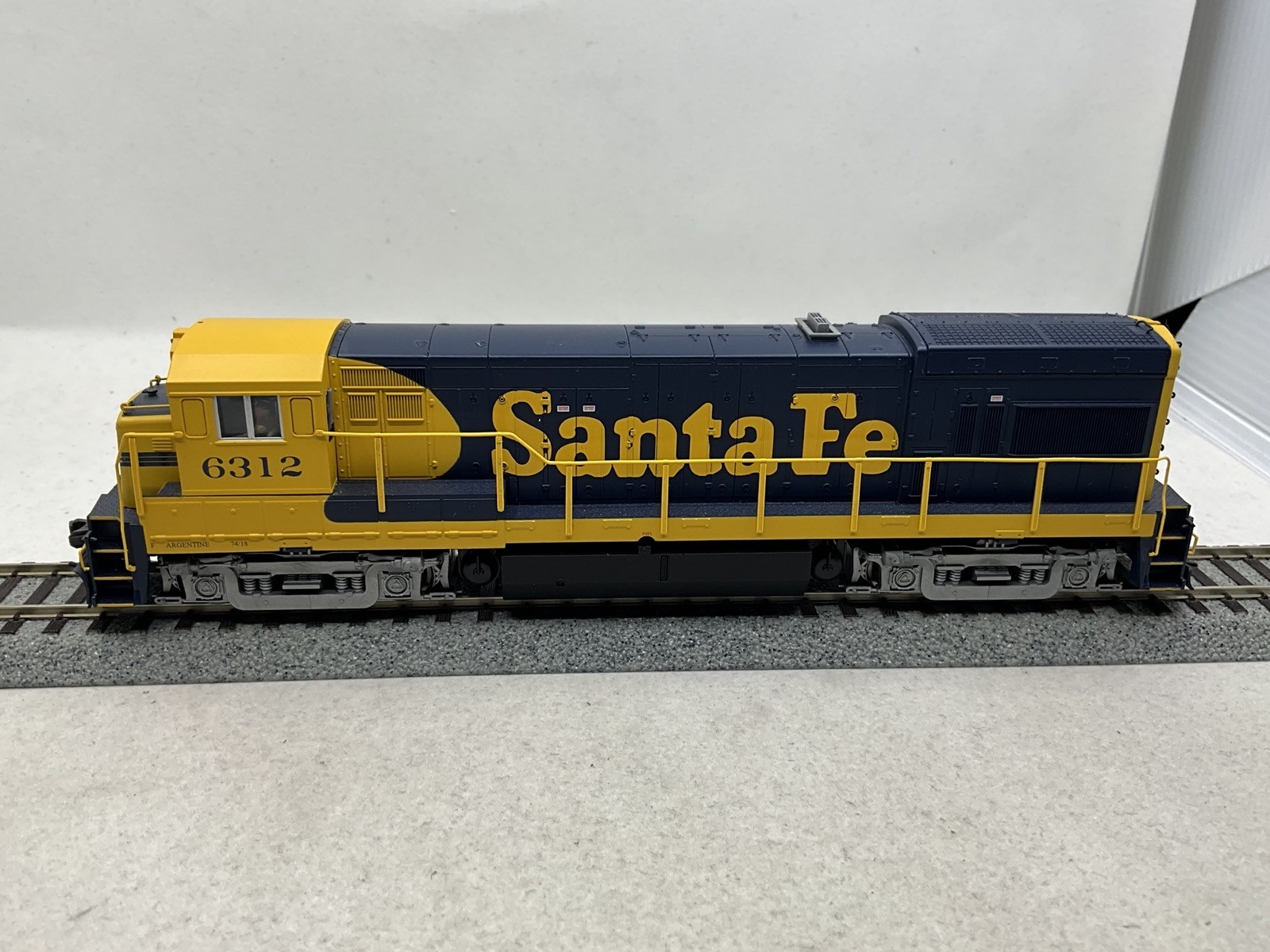 Atlas Master Gold HO Scale Santa Fe U23B w/ DCC/DC/QSI Sound #6312 #10000858