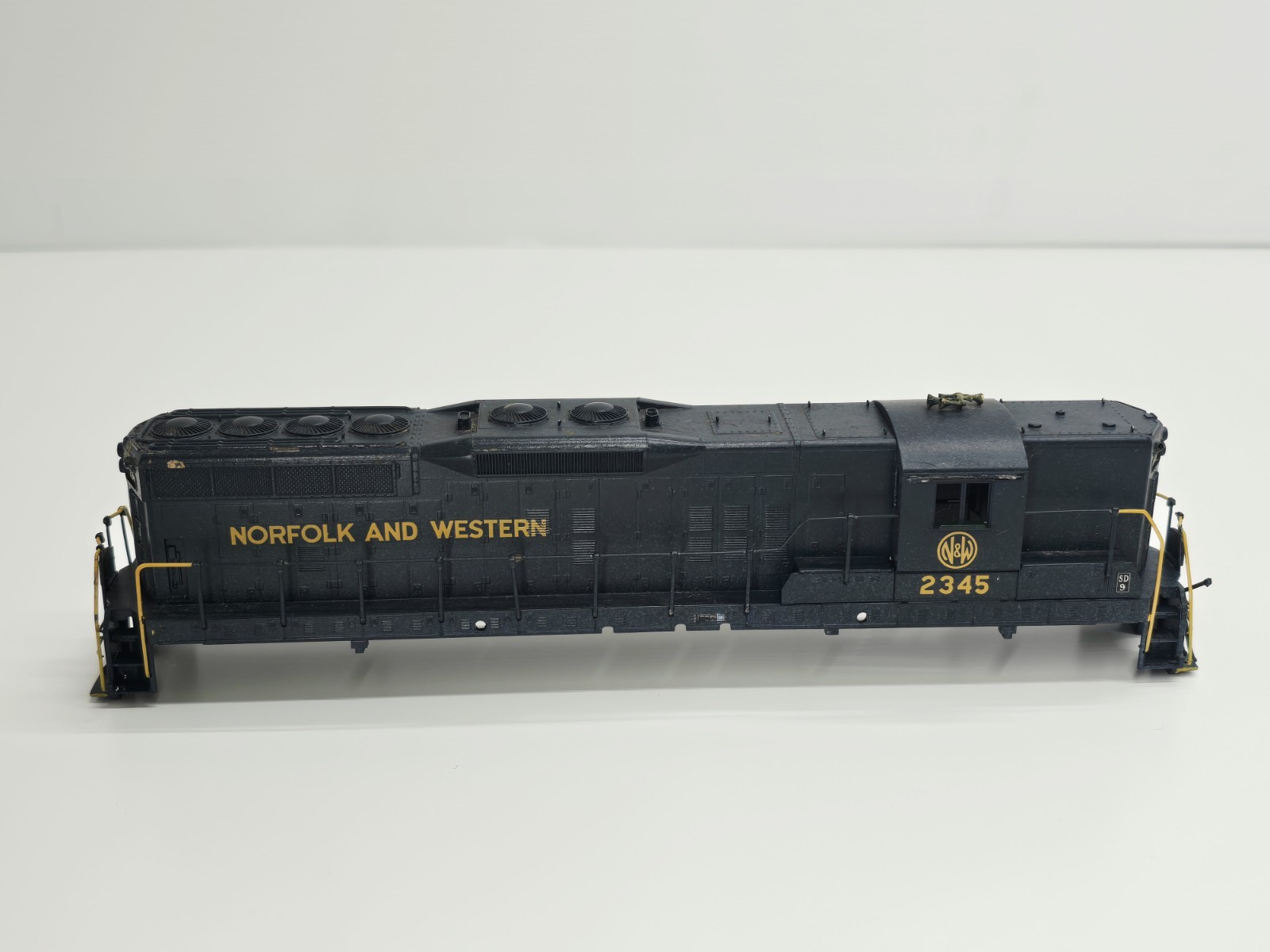 Ho Scale – SD9 Norfolk And Western Locomotive #2345 – Shell Only