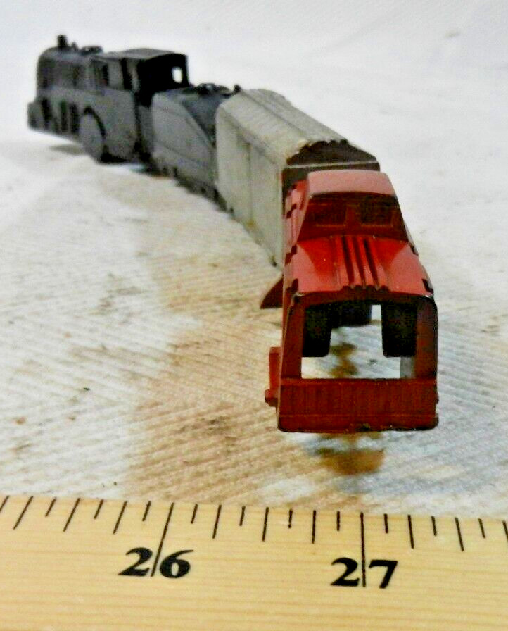 Marx Wind Up Curved One Piece Plastic Train – Engine, Tender, Boxcar, Caboose!