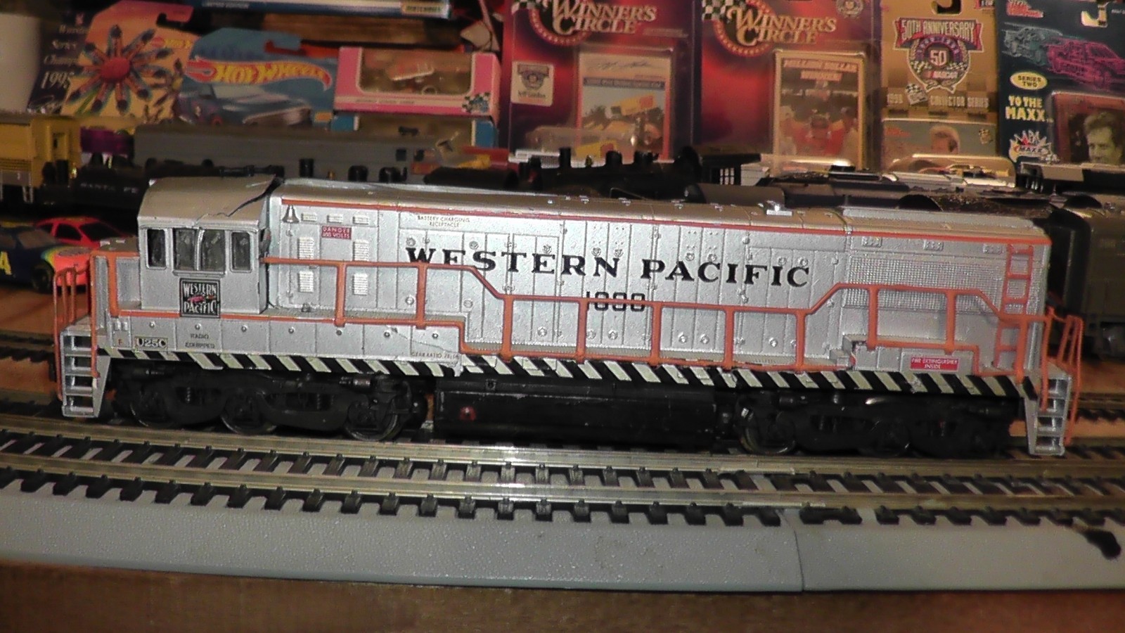 ho western pacific rivarossi diesel locomotive runs on track