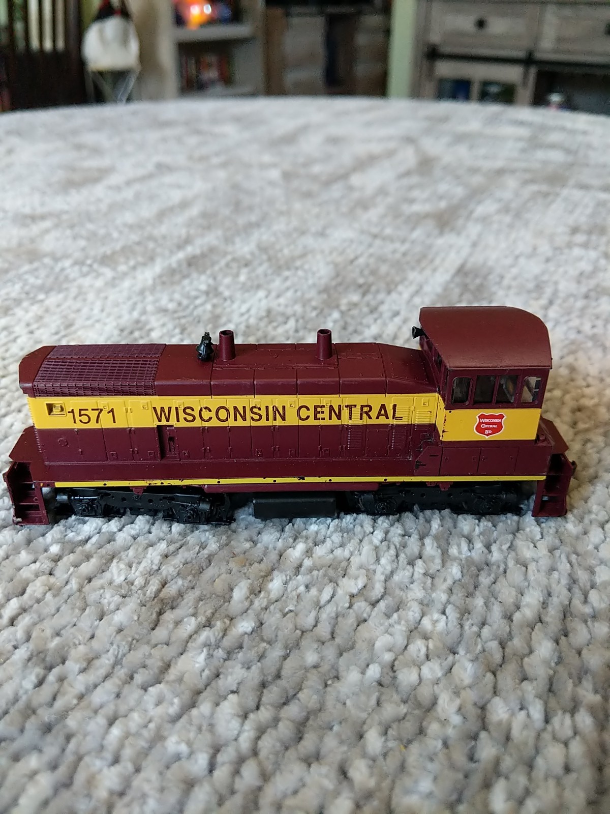Athearn RTR HO Scale Wisconsin Central SW1500 Diesel Locomotive #1571