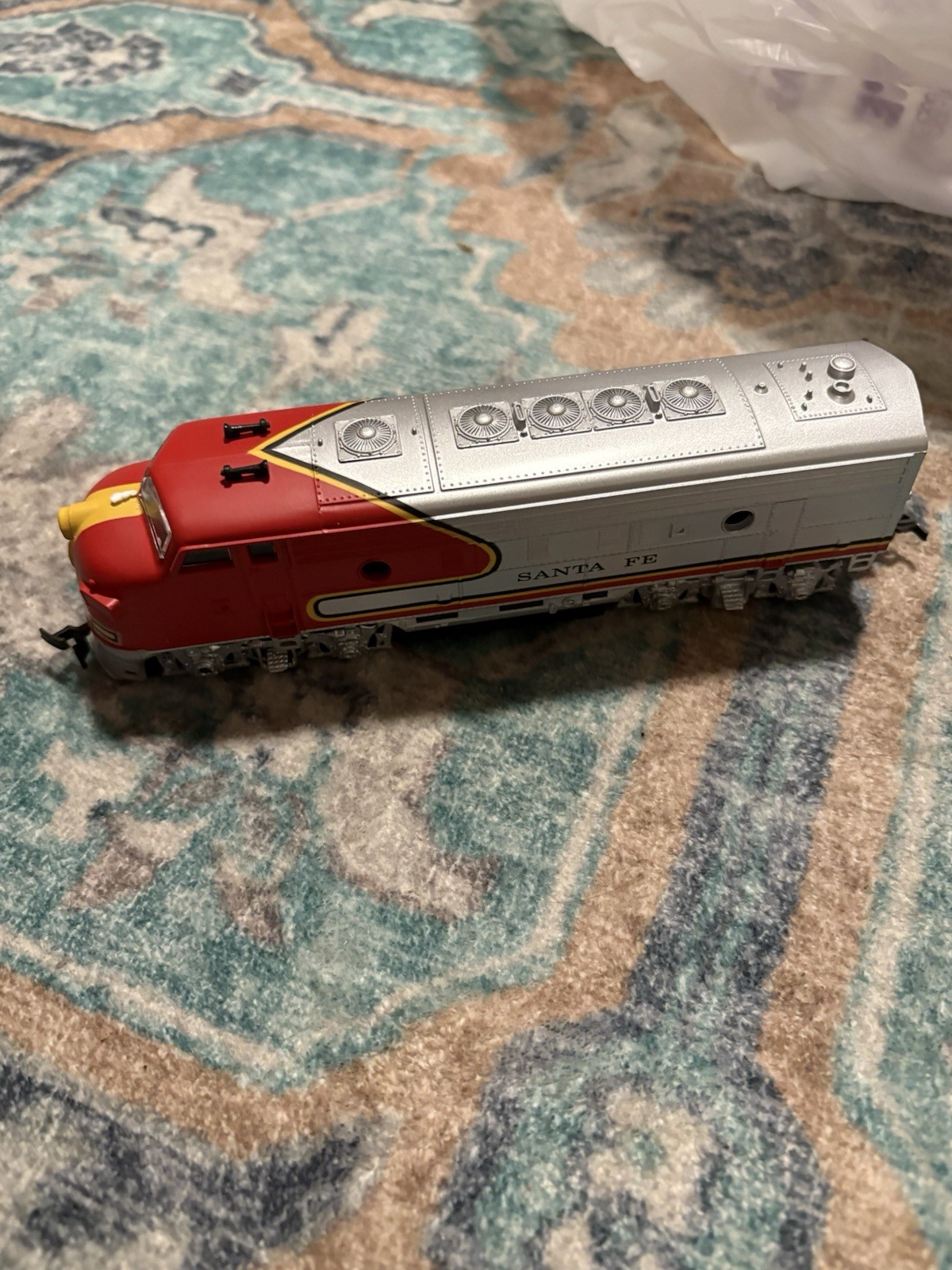 Life-like HO Scale Diesel Santa Fe Locomotive & B Unit For Model Train Display