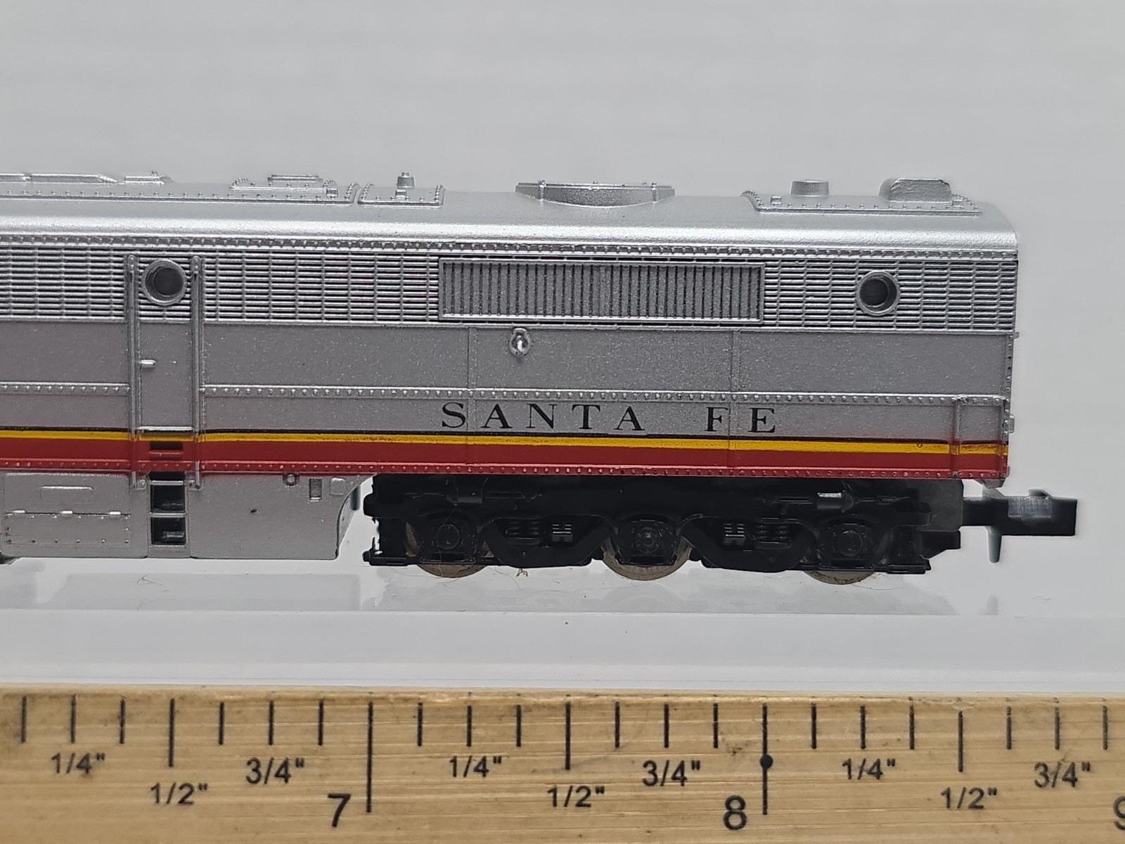 Con-Cor Japan N Scale Santa Fe PA-1 Diesel Locomotive ATSF Runs Well Read Desc.