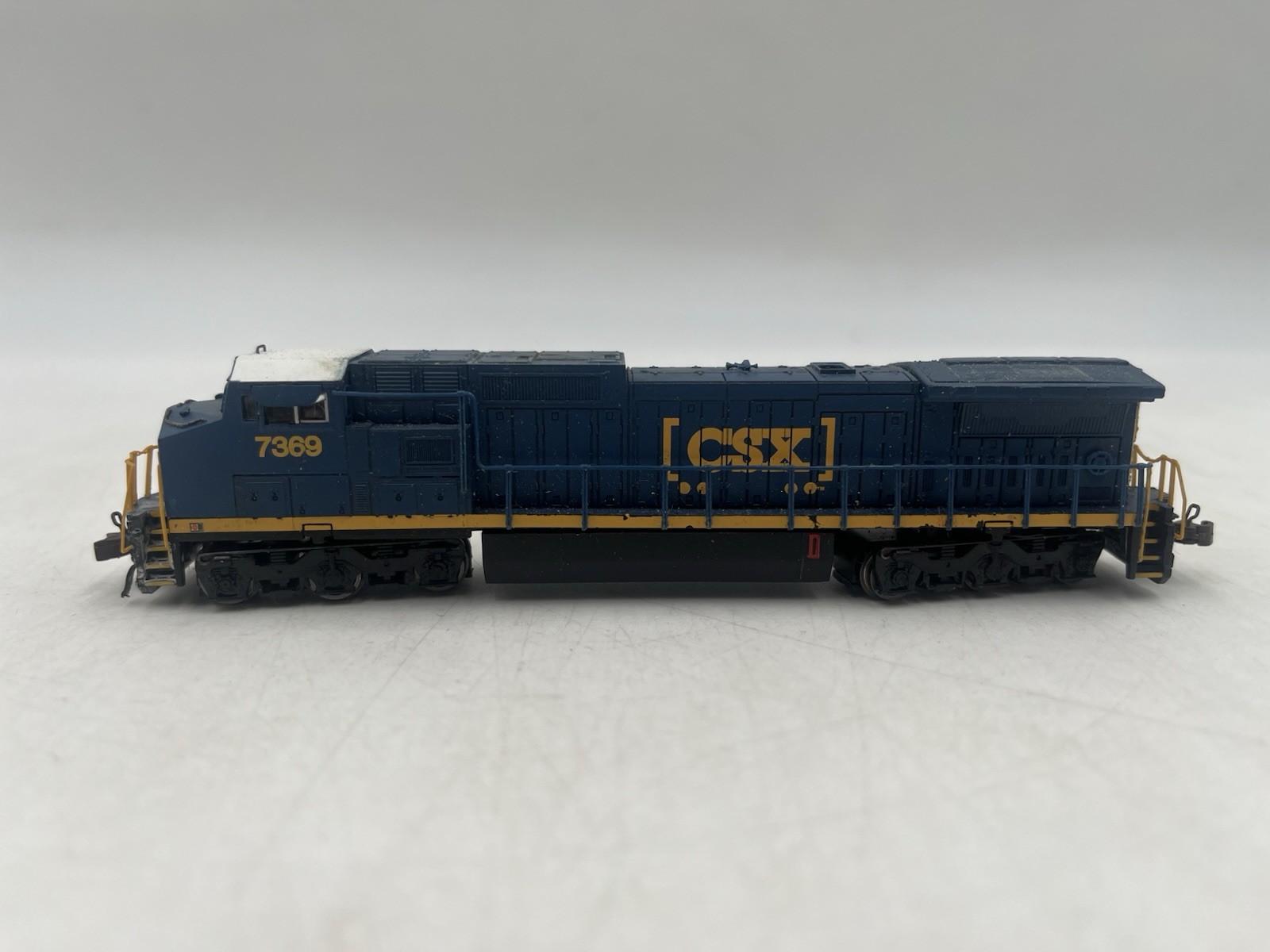 Bachmann 67353 N CSX Dash 8-40CW Diesel Locomotive with Sound and DCC #7369 no b