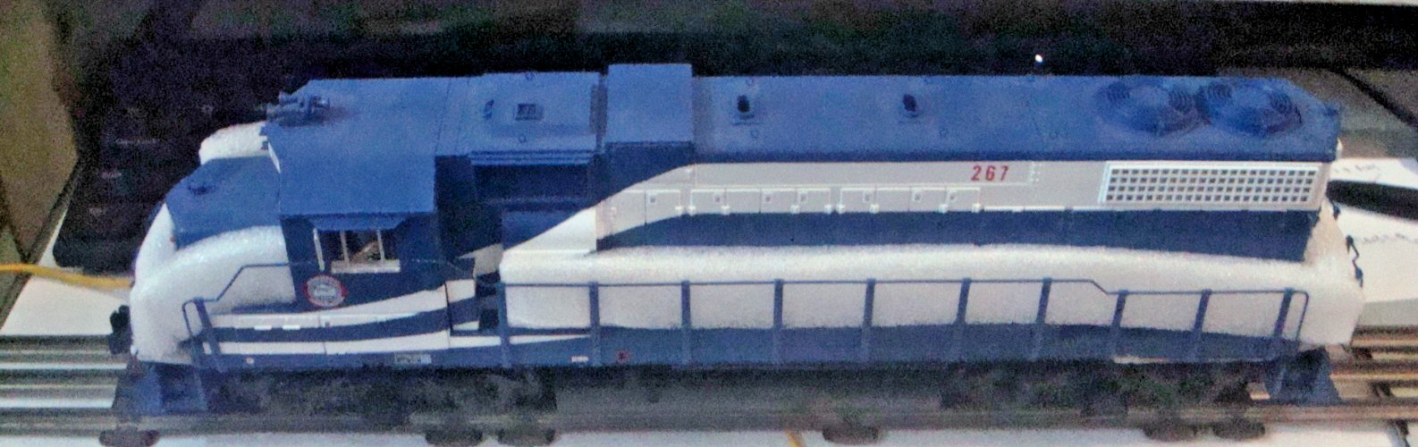 MTH. RAIL KING. LONG ISLAND . GP38-2 DIESEL ENGINE # 267. ITEM 20-20396-1