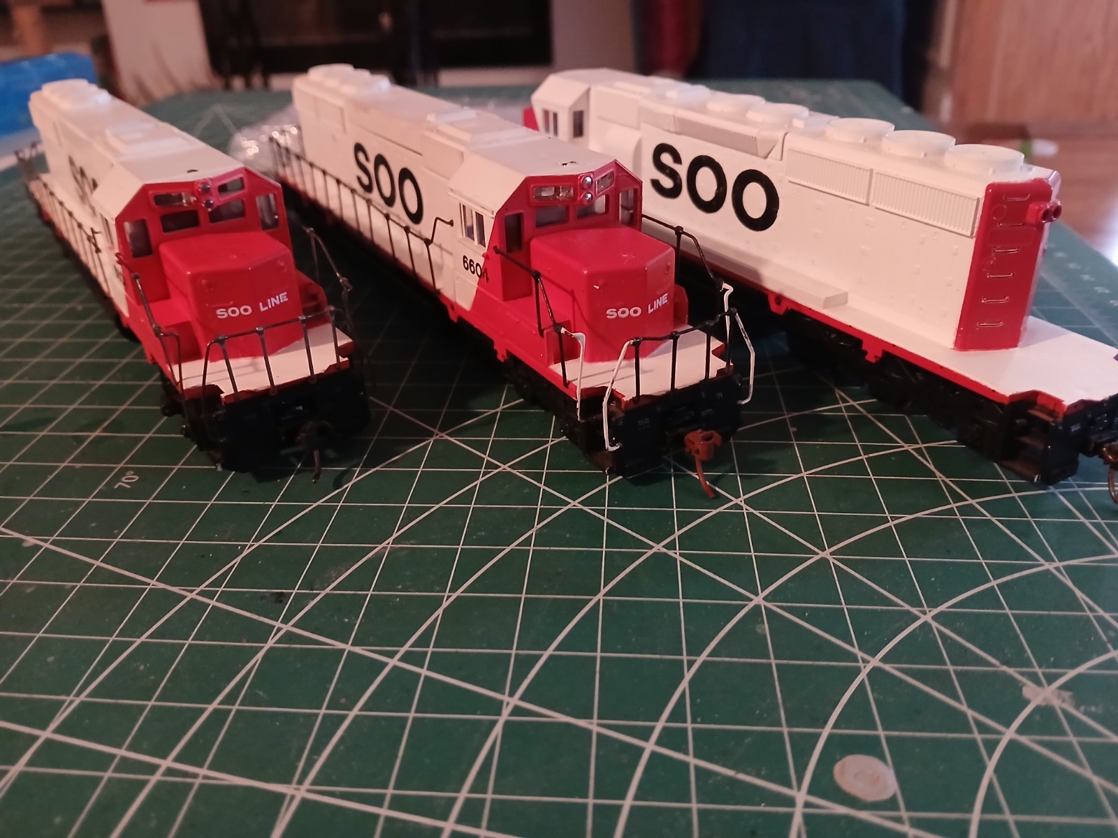 ho scale soo line athearn sd40-2×3,