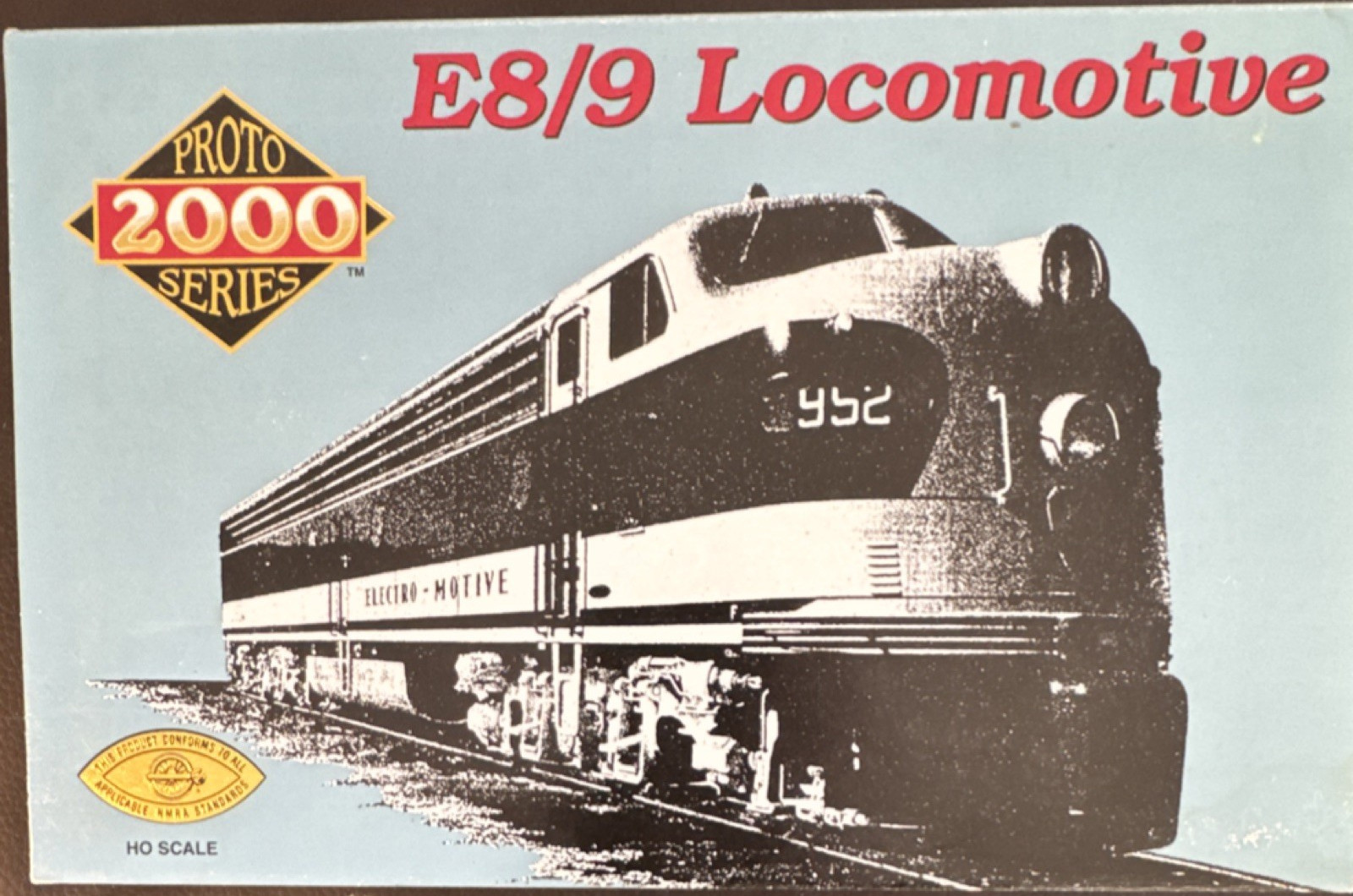PROTO 2000 HO 1:87 E8/9 Diesel Locomotive Burlington Silver Red DC Light NIB