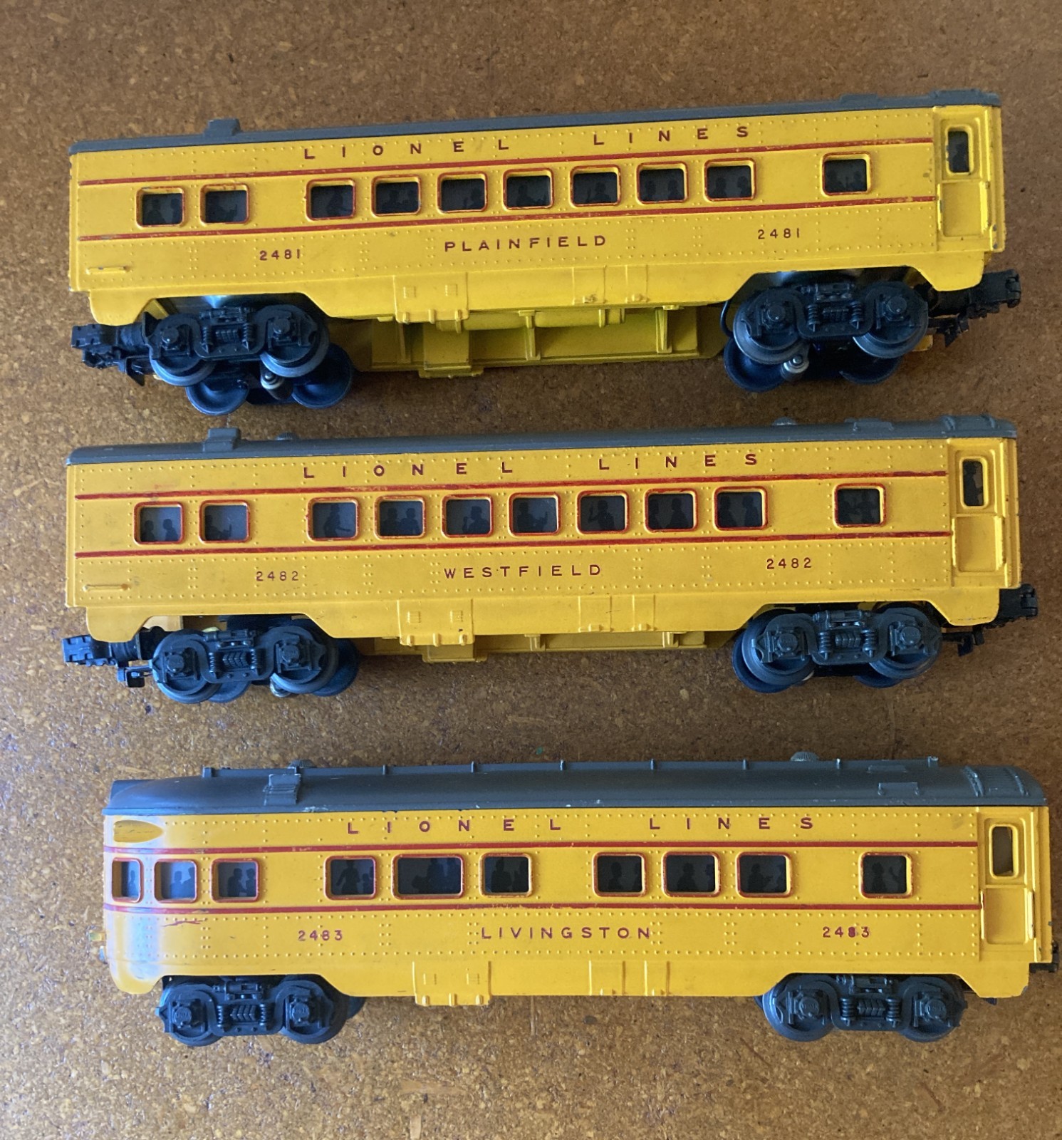 Lionel Postwar O-27 No. 2023 Yellow UP A-A FA Diesels & 3 Yellow Passenger Cars