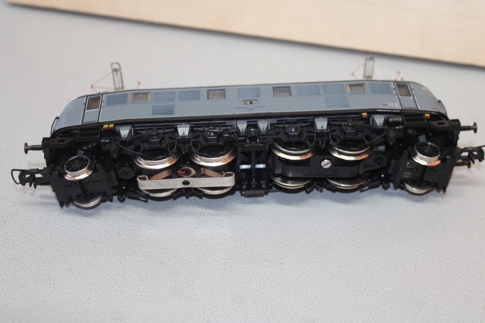 Roco 43981 E18 08 Electric Locomotive DB H0 Analog AC 3-Rail OVP
