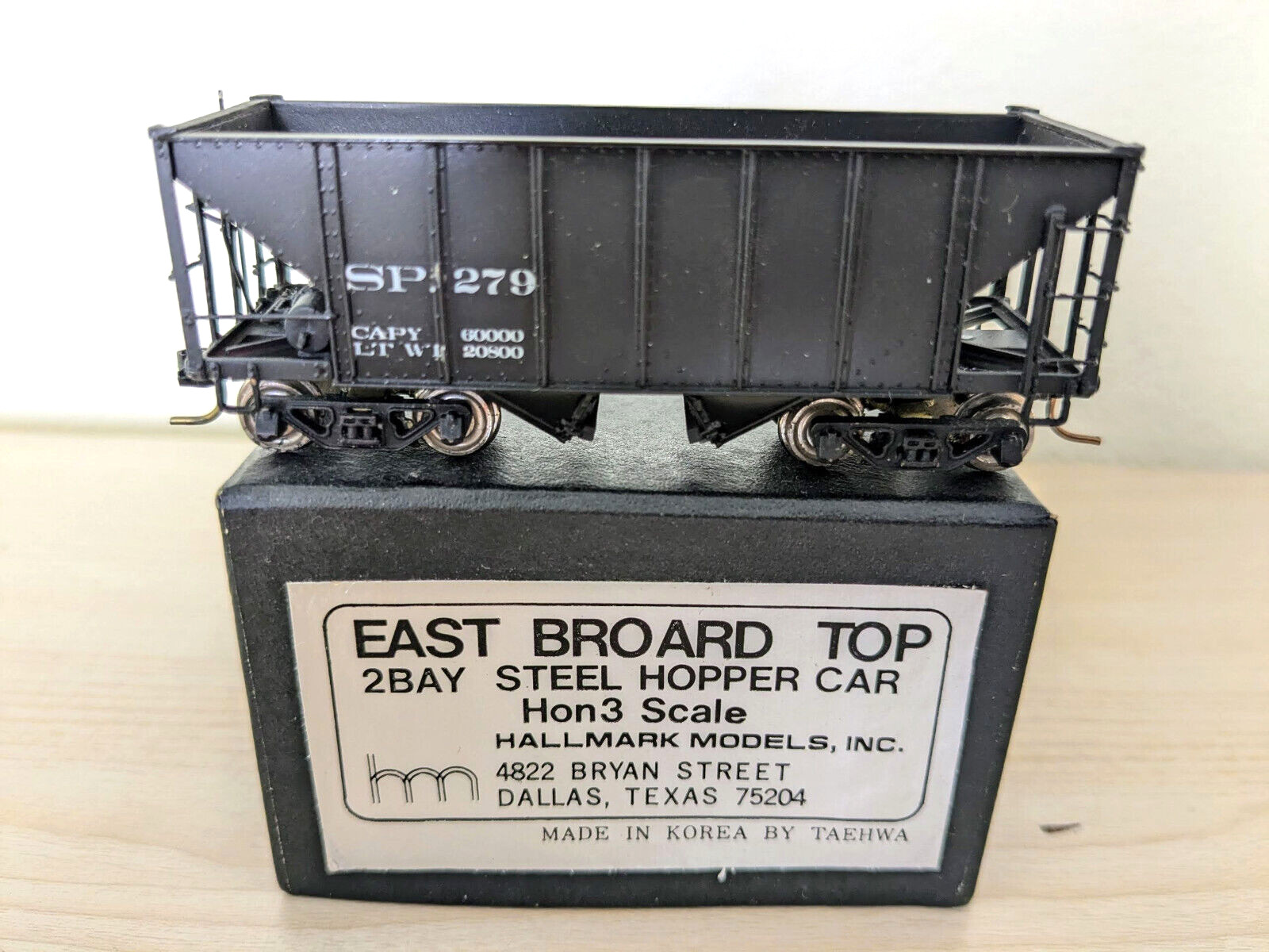 HALLMARK BRASS EAST BOARD TOP 2-BAY STEEL HOPPER CAR HOn3 **CUSTOM-PAINT **NICE!