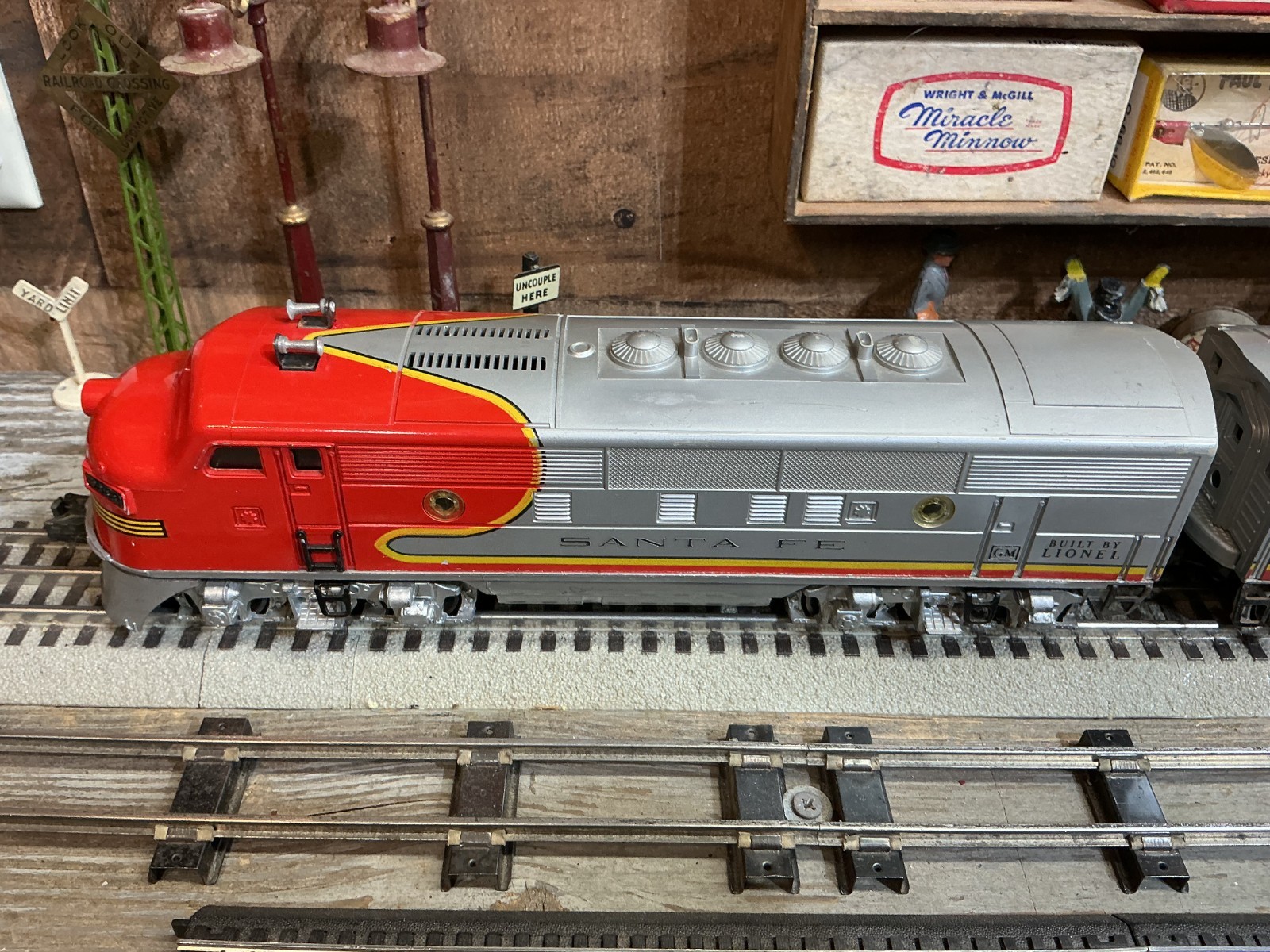 1950’s Lionel SANTA FE 2353 Diesel Locomotive & Dummy & B-Unit 3 Pieces O Gauge