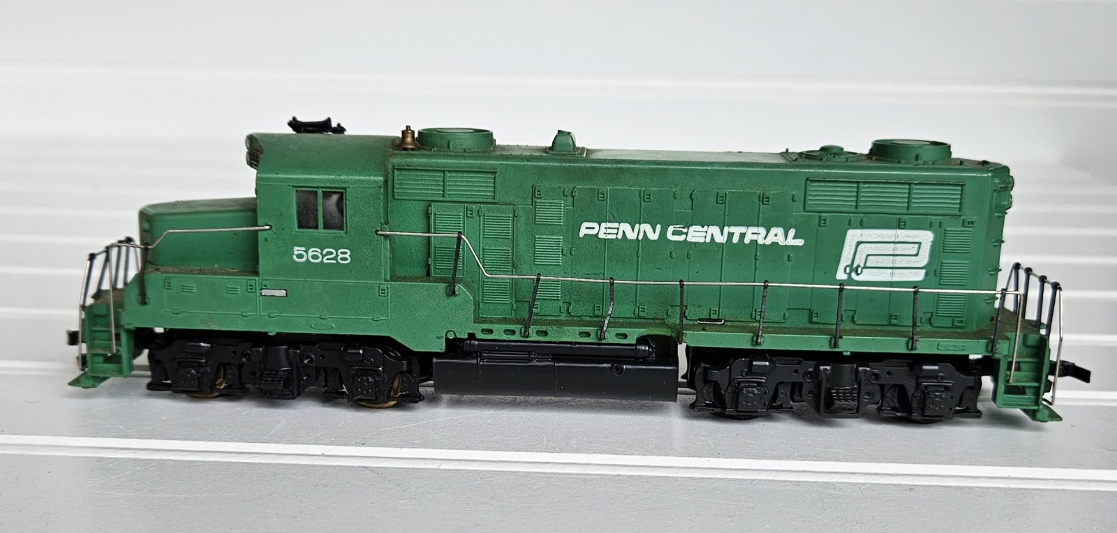 Vintage Mantua Tyco Ho Scale GP20 Diesel Locomotive Penn Central 5628 Not Works