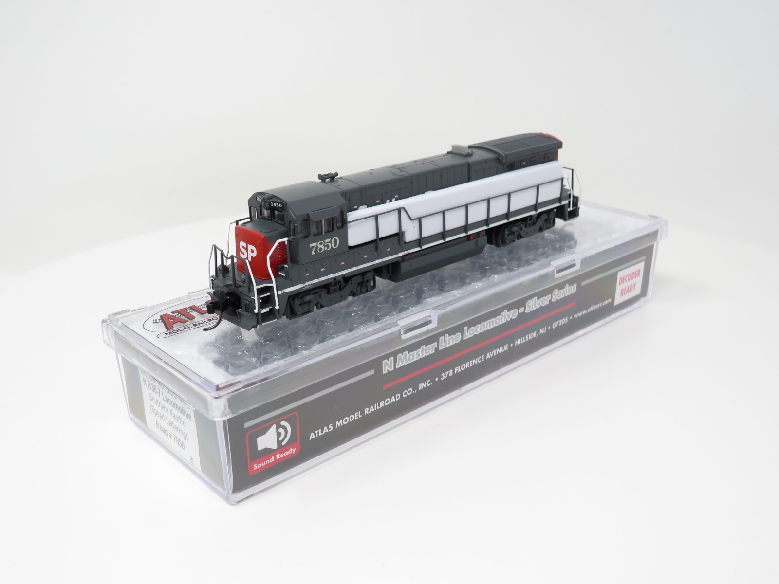 Atlas N 40005445 Southern Pacific SP GE B30-7 Diesel Locomotive DC Freight Train