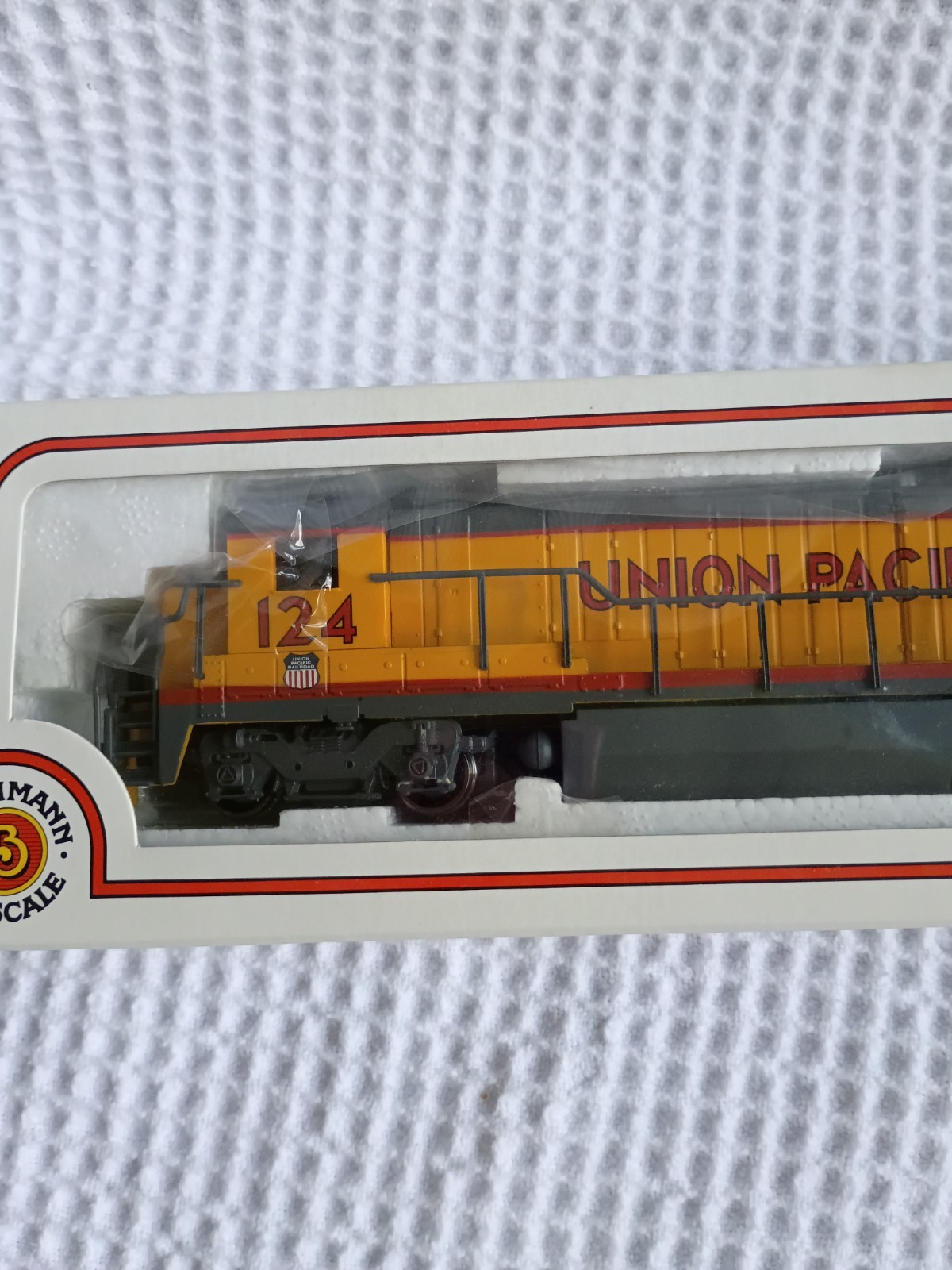 Bachmann HO Union Pacific B23/B30-7 Diesel Locomotive No. 124 11103