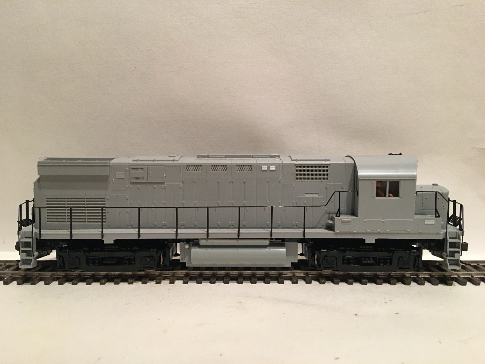 HO Atlas Classic 9330 Undecorated ALCO C-424 Powered Diesel Locomotive