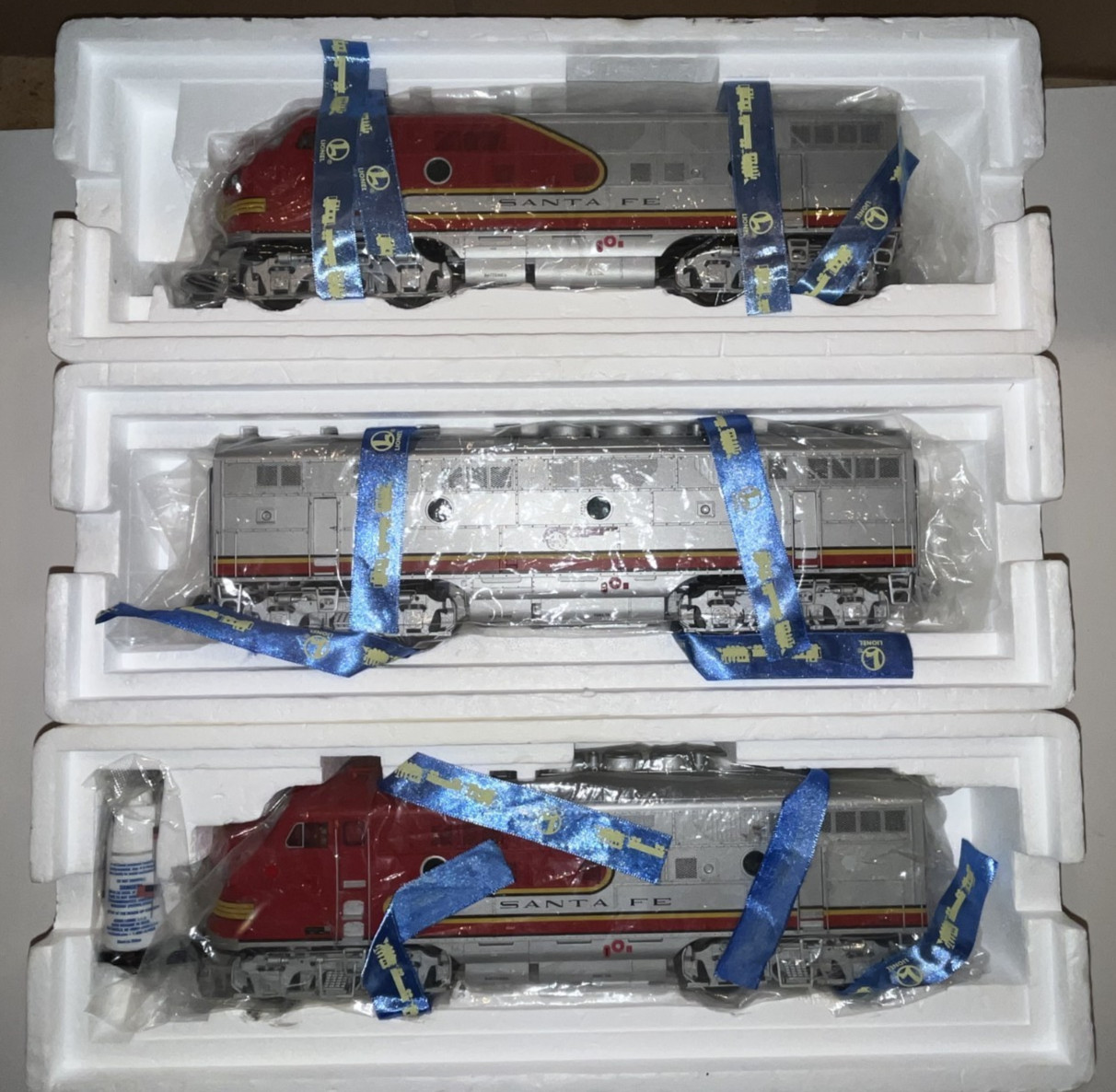 Lionel Modern 14588 Santa Fe F3 ABA with Railsounds, all boxes. Lightly run.