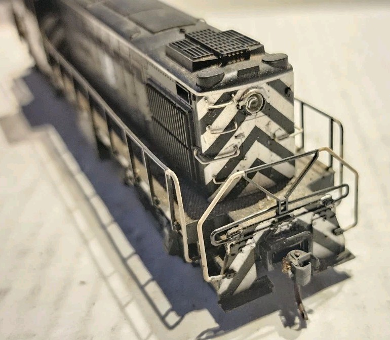 Kato HO Scale RS-1 Diesel Engine AT&SF #2396
