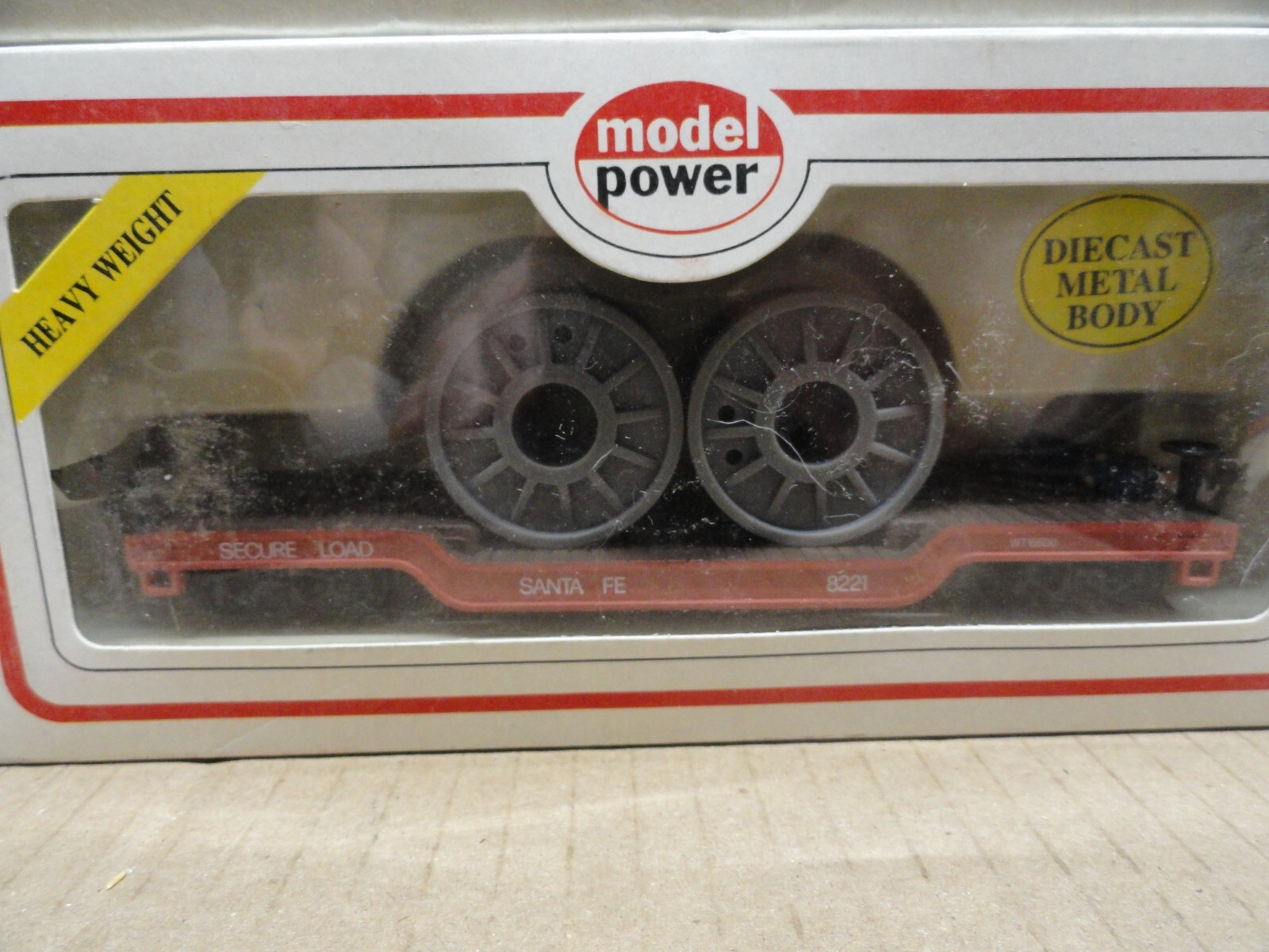 Model Power Heavy Weigh (4) HO new different tank cars and others