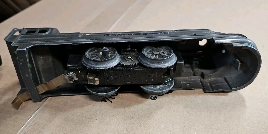Vintage LIONEL Lines 1668 Locomotive w/6654 Whistling Tender Untested