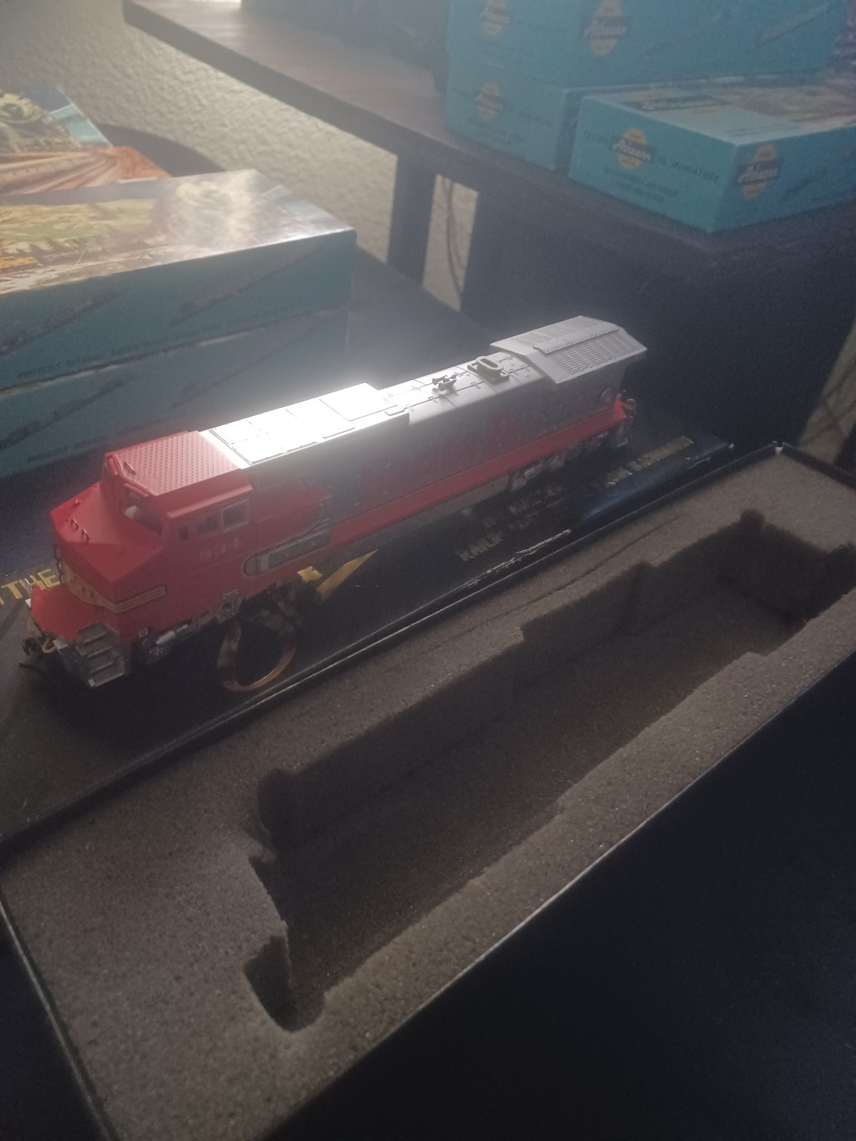 Bachmann Spectrum Ho Scale GE Dash 8-40CW Locomotive Santa Fe